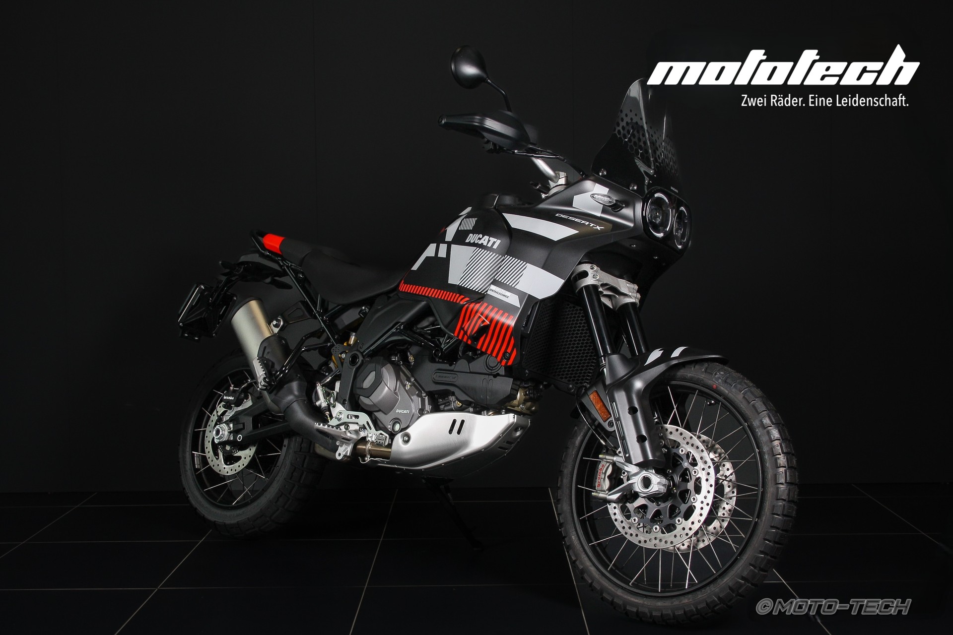 DUCATI Desert X (35kW)-showroom-element-1