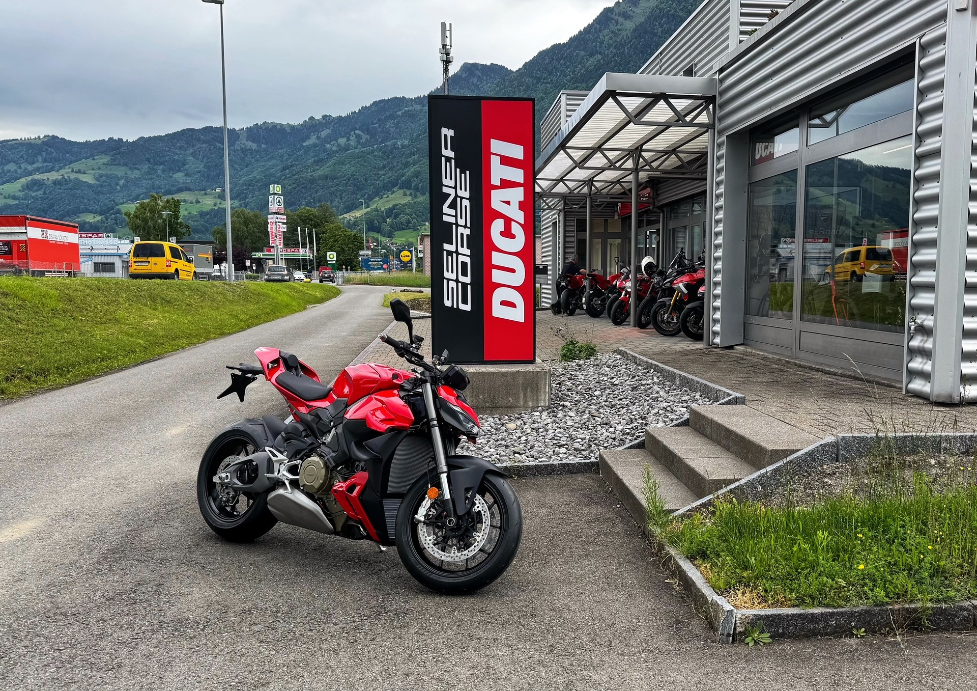 DUCATI Streetfighter V4