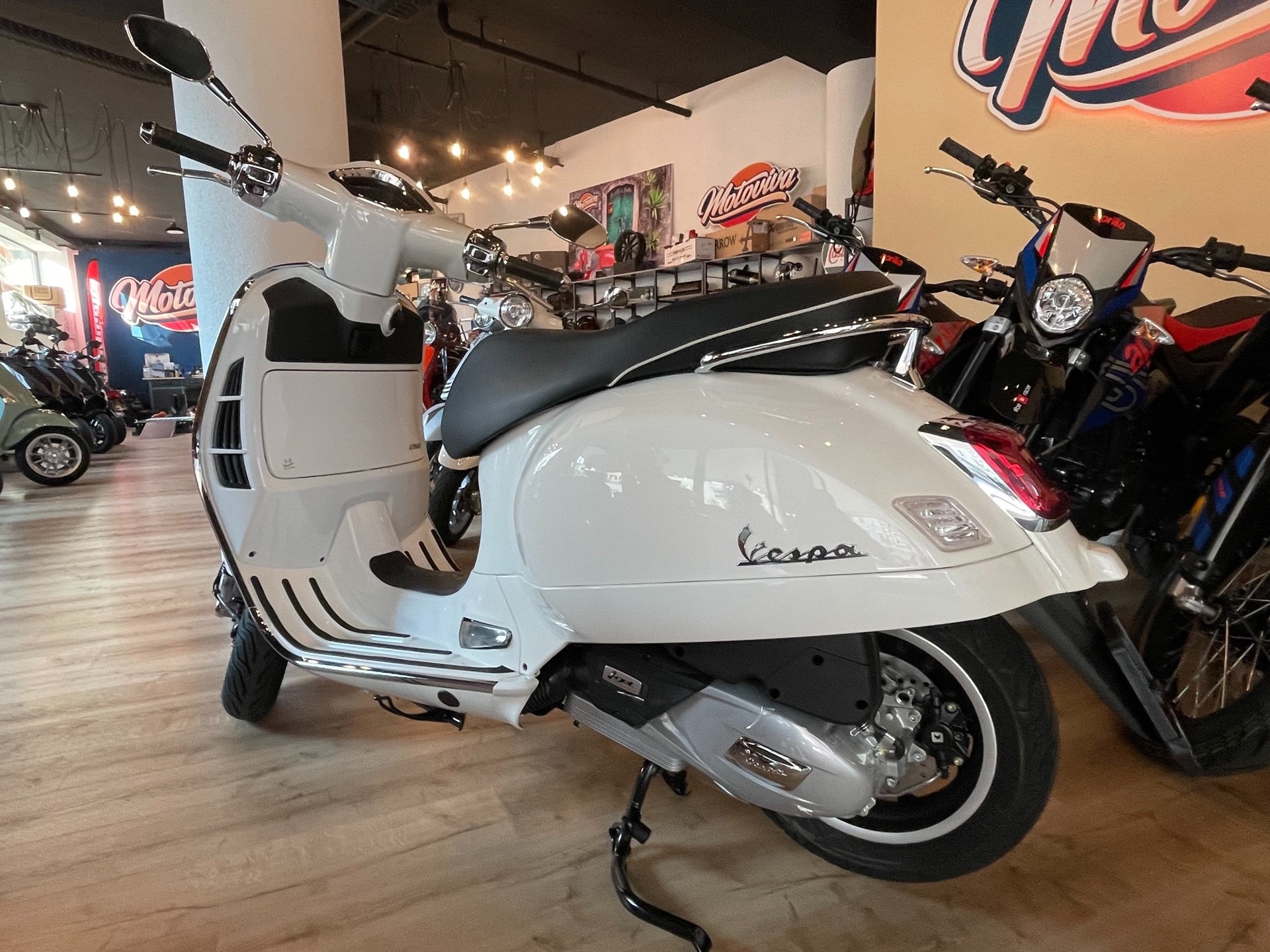 PIAGGIO Vespa GTS 125 Super ABS-showroom-element-3