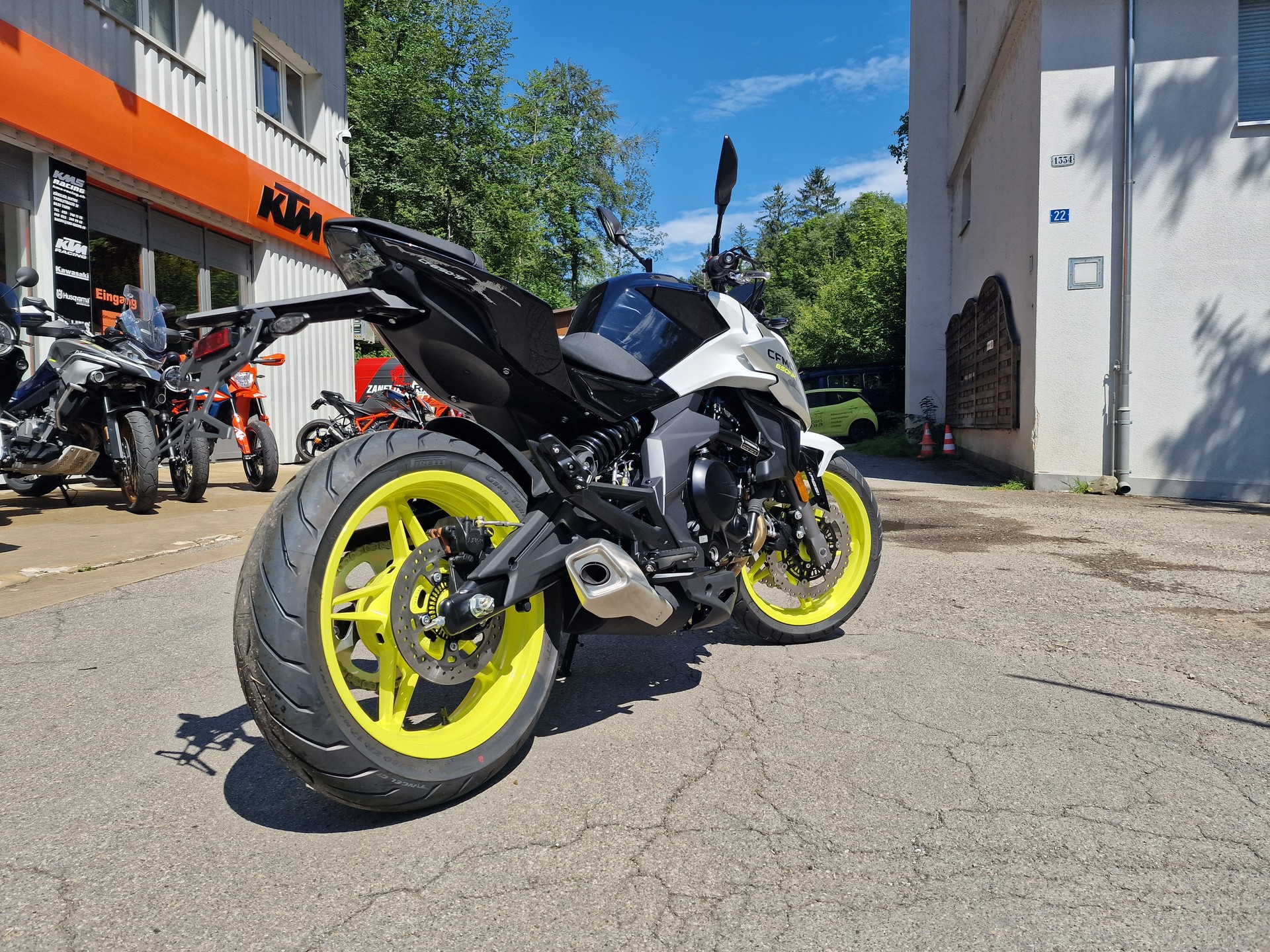 CF MOTO 650NK-showroom-element-2