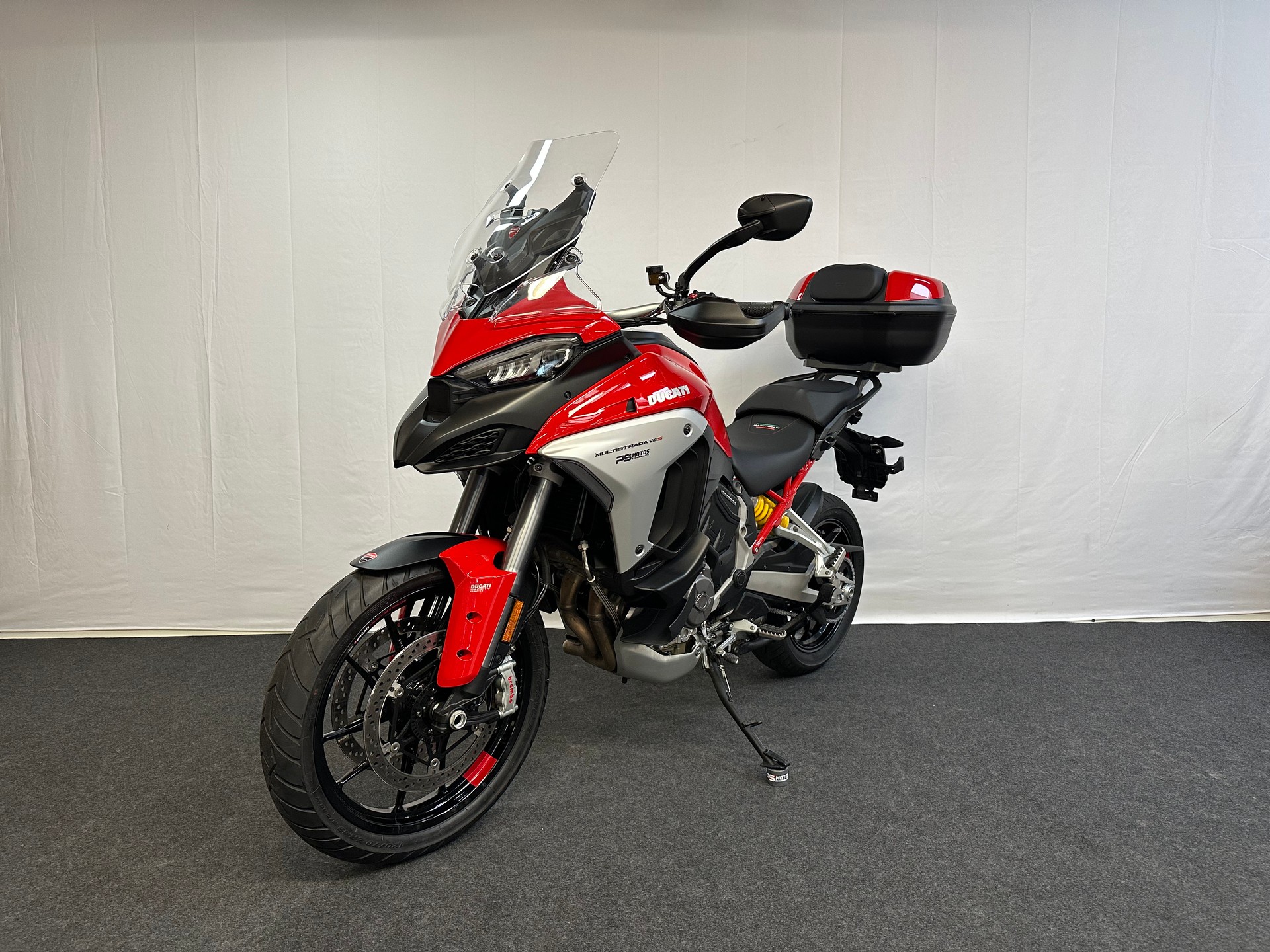 DUCATI Multistrada V4 S Travel & Radar-showroom-element-3