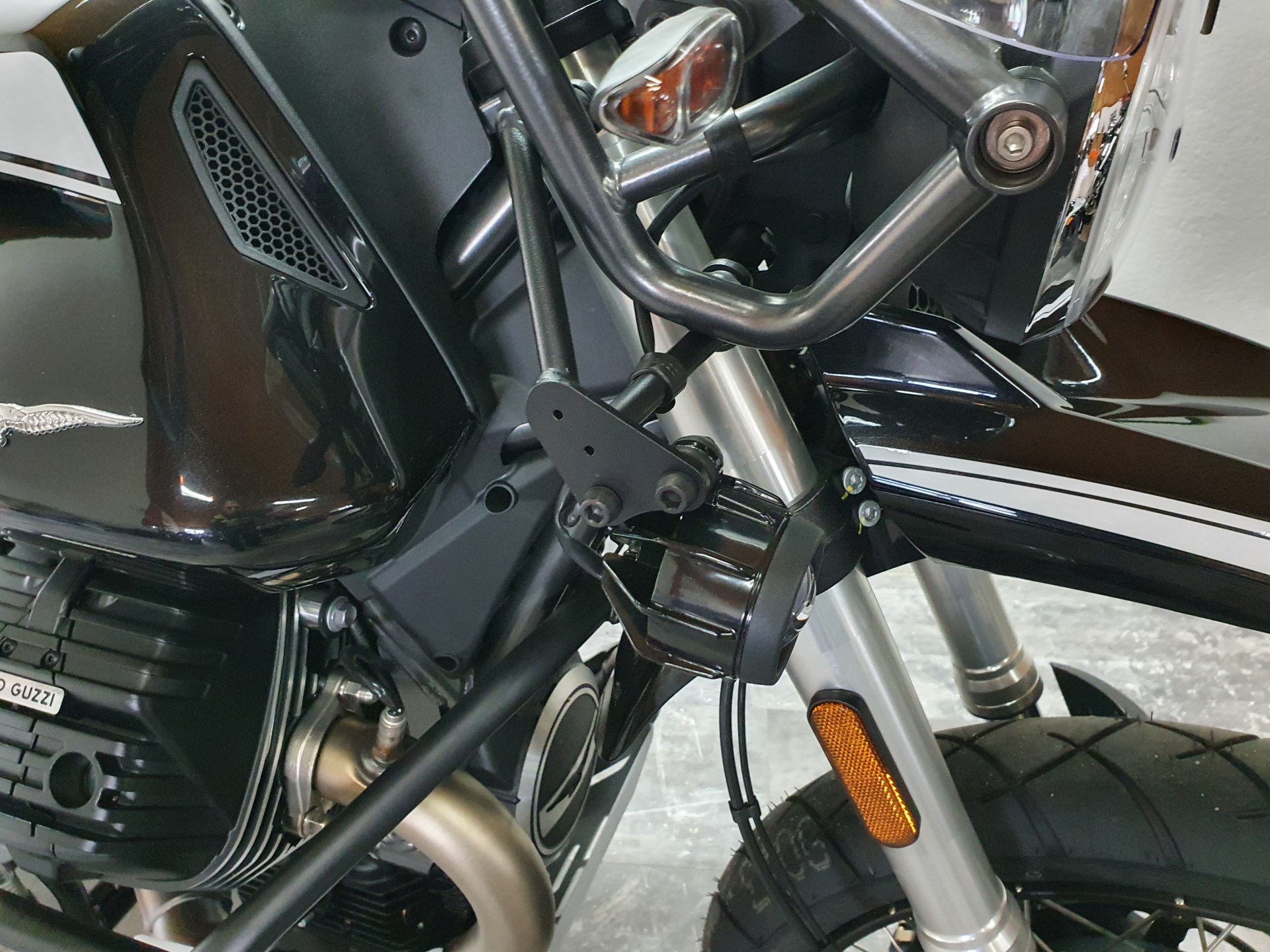 MOTO GUZZI V85 TT Gardia d Onore / 56kw ou 35kw-showroom-element-3