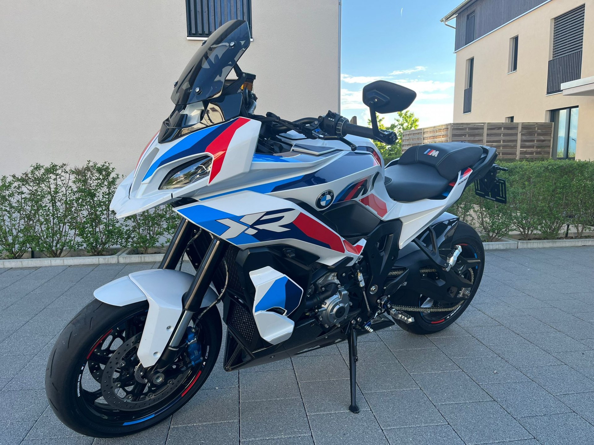 BMW M 1000 XR-showroom-element-2
