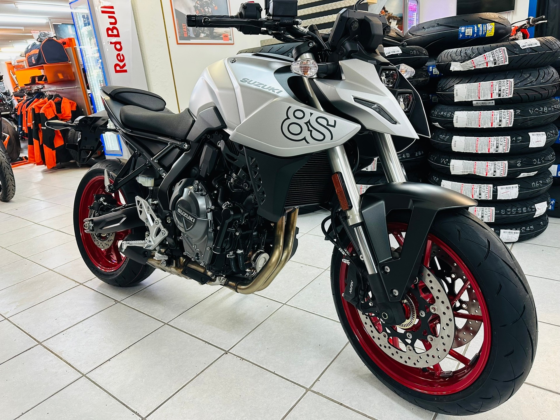 SUZUKI GSX 8 S (35kW)-image-1
