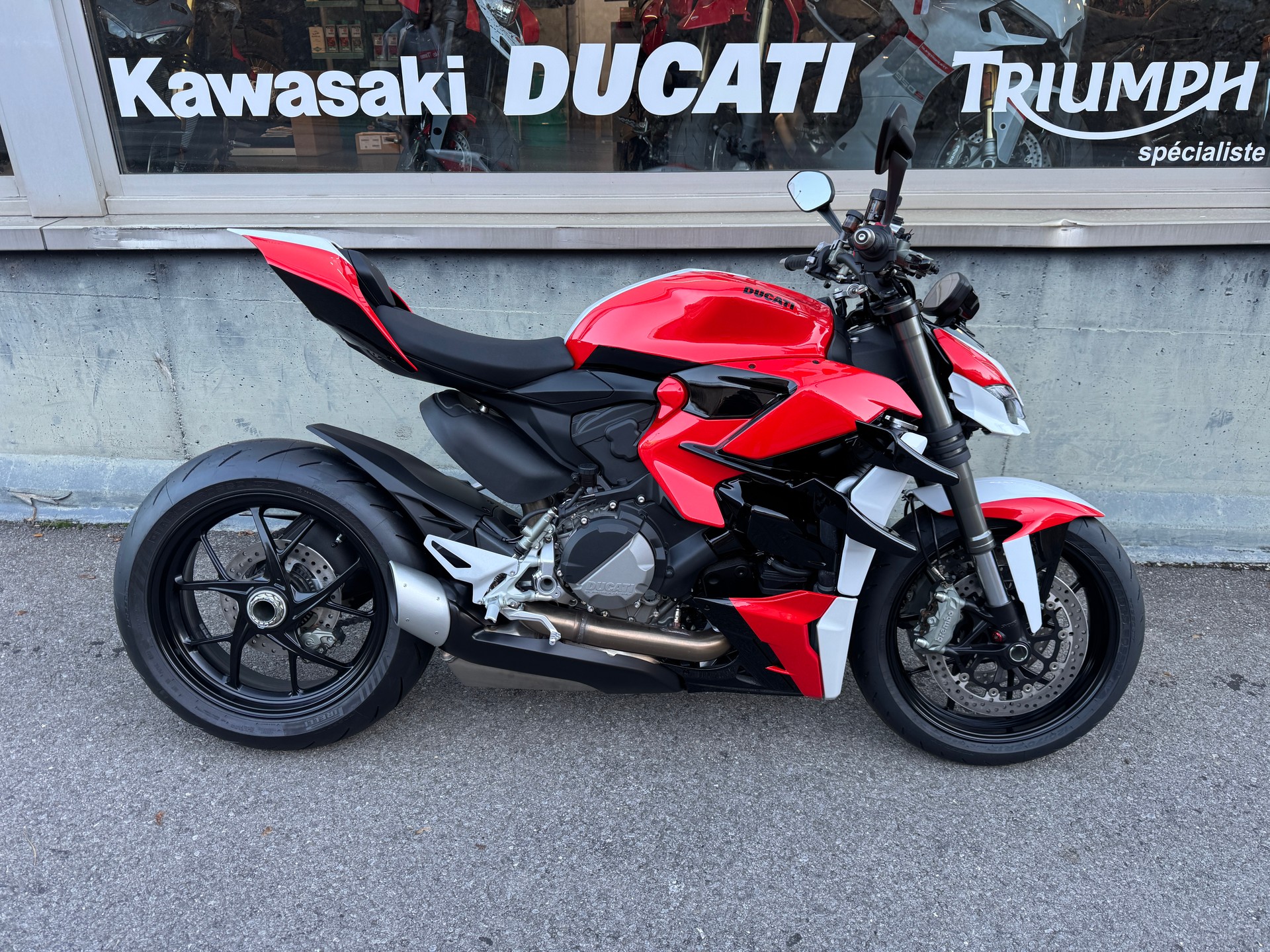 DUCATI Streetfighter V2