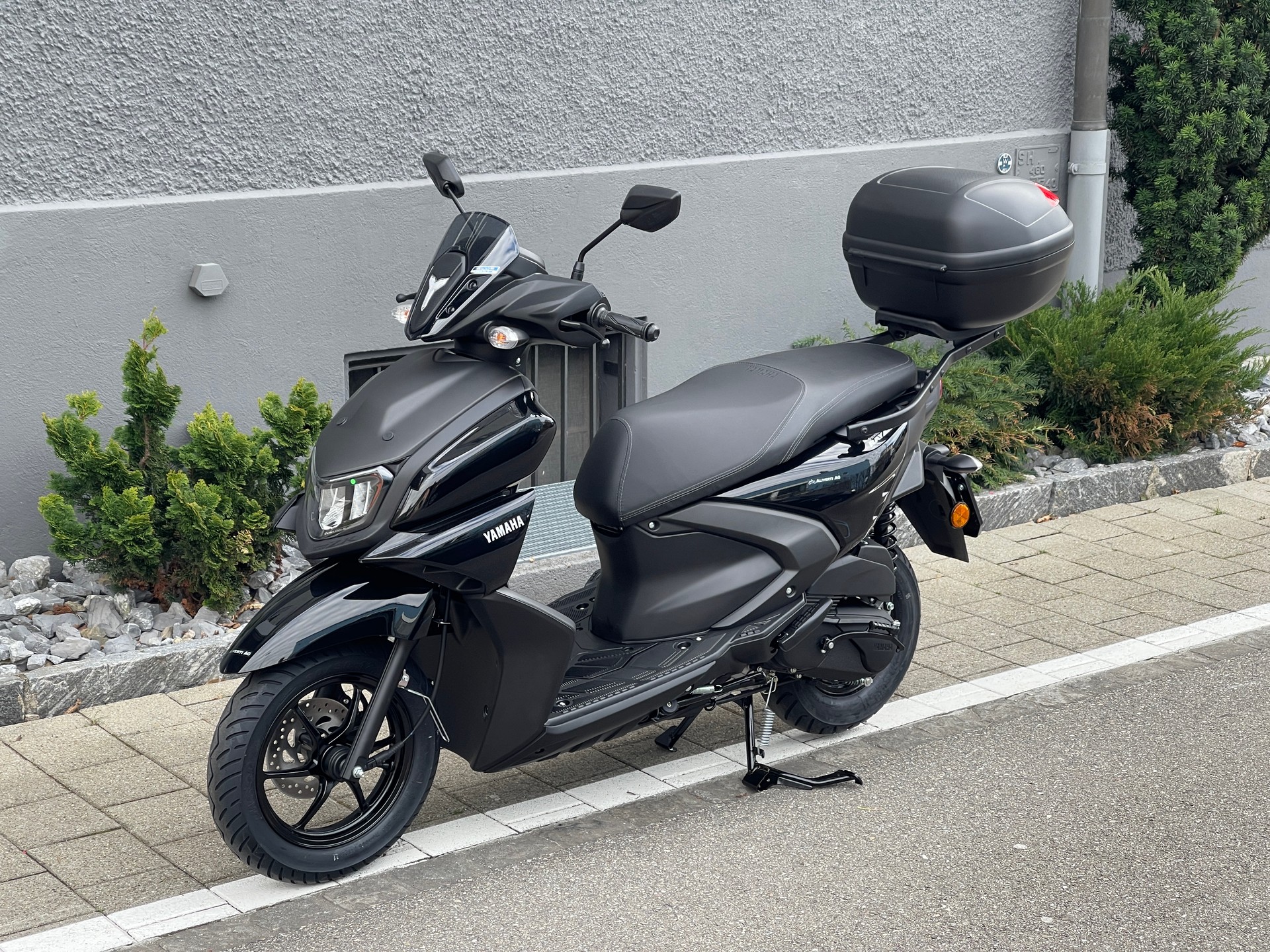 YAMAHA Ray ZR 125 mit Topcase