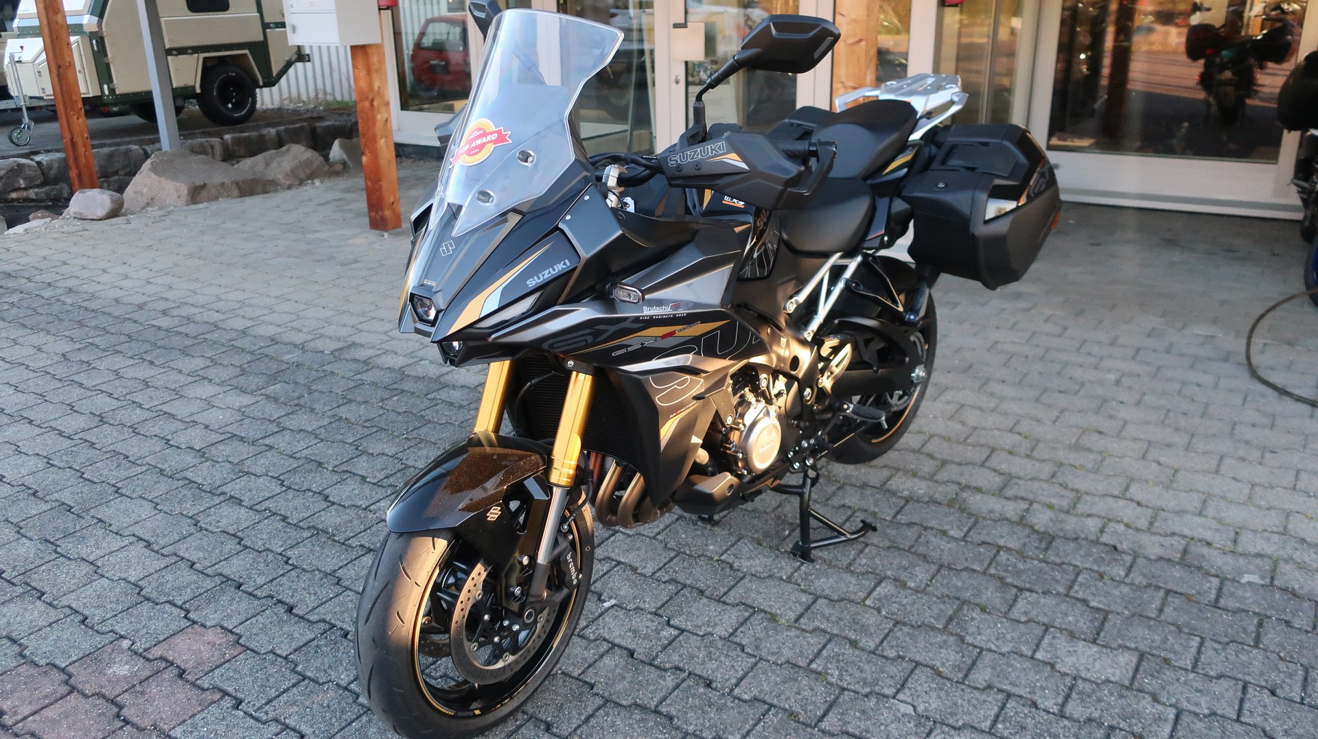 SUZUKI GSX-S 1000 GX Travel-showroom-element-1