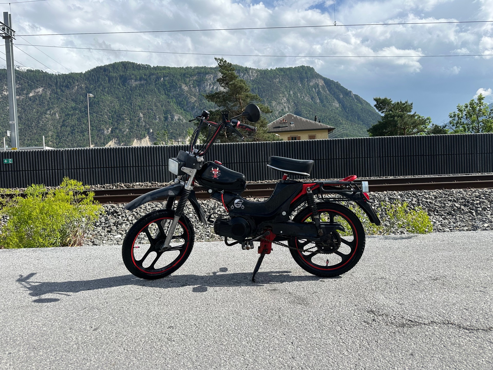 PUCH 521 cross-image-0