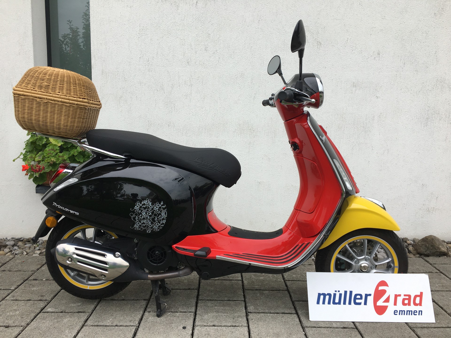 PIAGGIO Vespa 125 Primavera Disney Mickey Mouse Edition