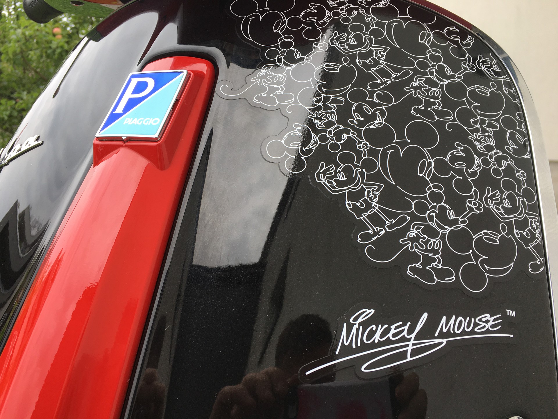 PIAGGIO Vespa 125 Primavera Disney Mickey Mouse Edition-showroom-element-2