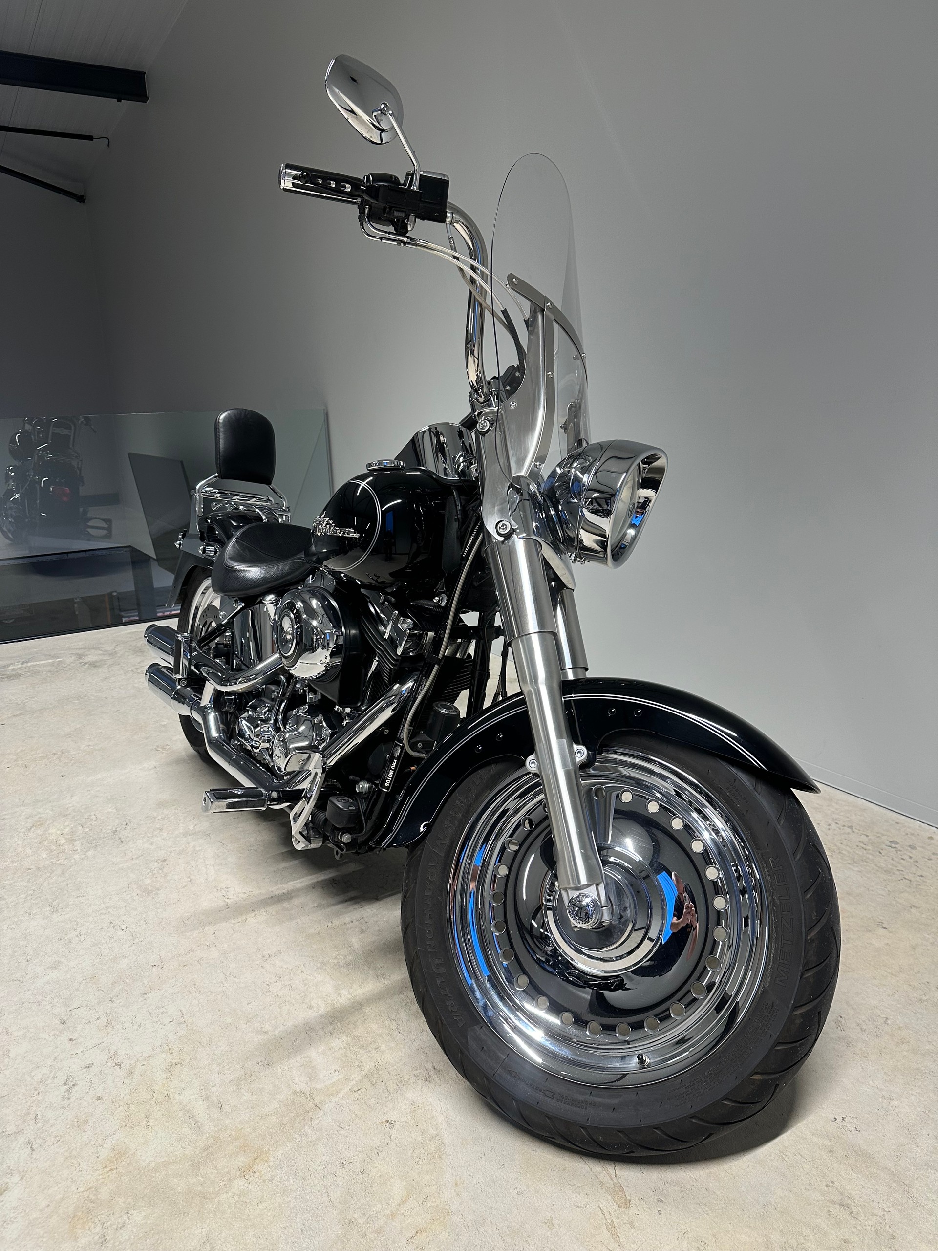 HARLEY-DAVIDSON FLSTF Fat Boy ABS-showroom-element-2