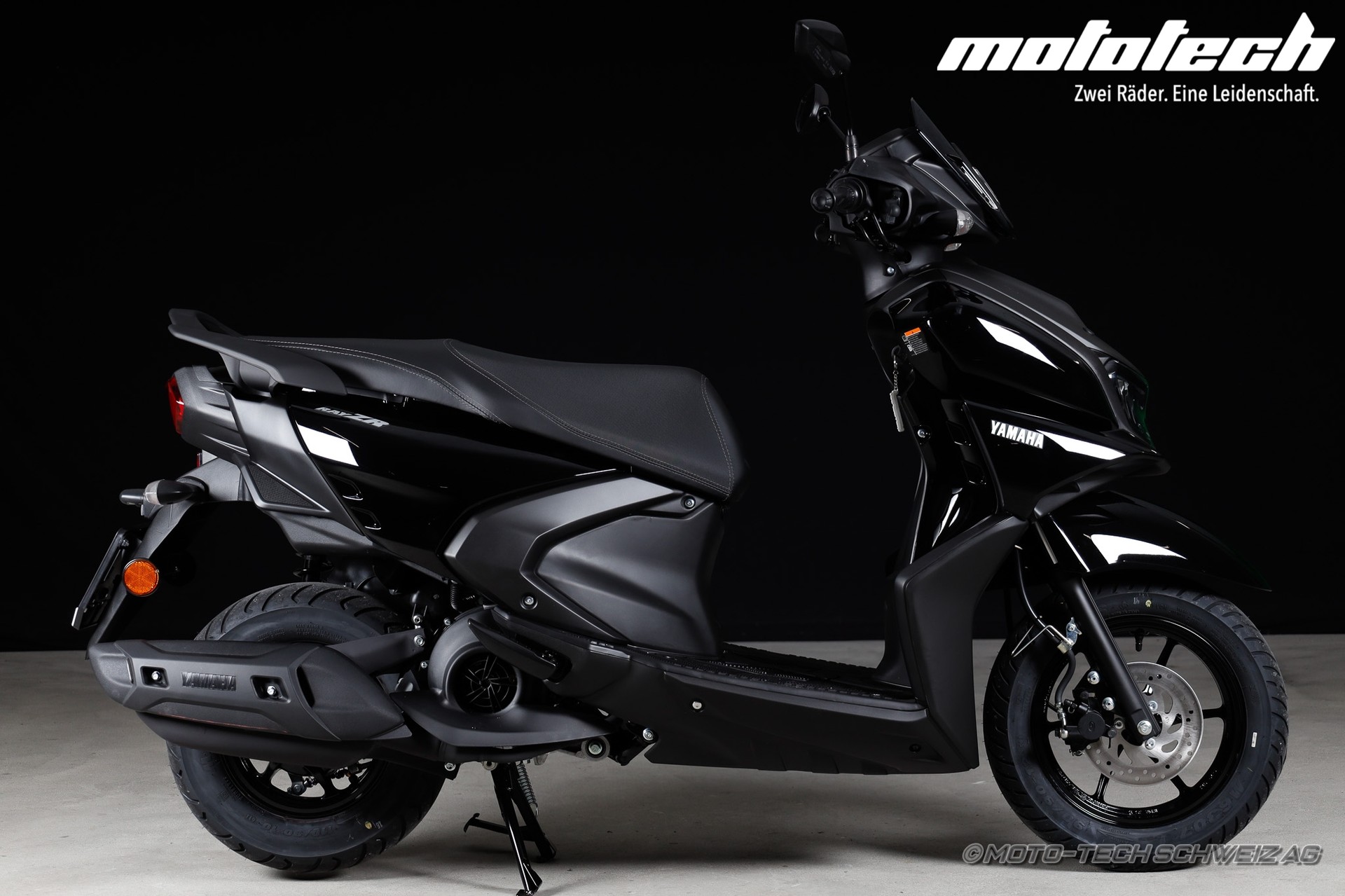 YAMAHA RZR-showroom-element-1