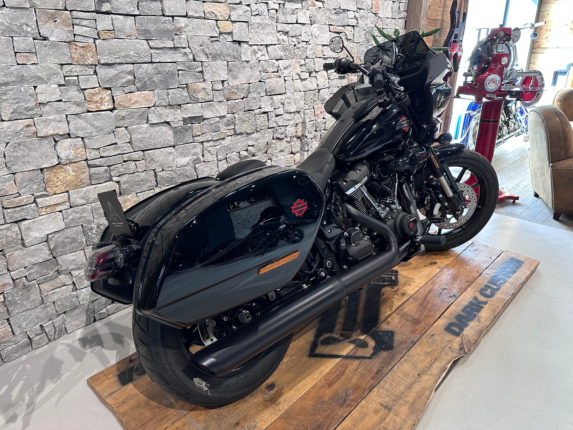 HARLEY-DAVIDSON Lowrider ST-showroom-element-2