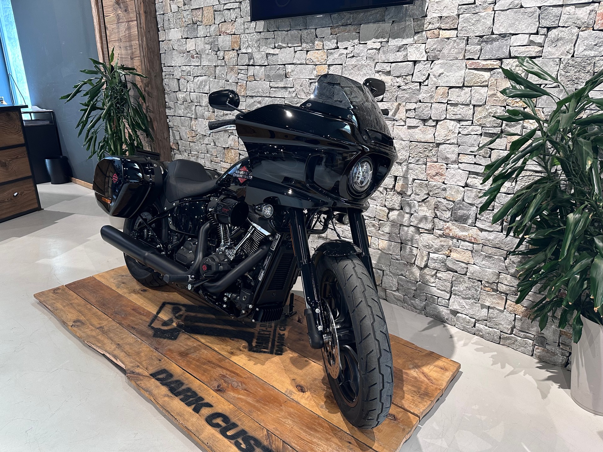 HARLEY-DAVIDSON Lowrider ST-showroom-element-1