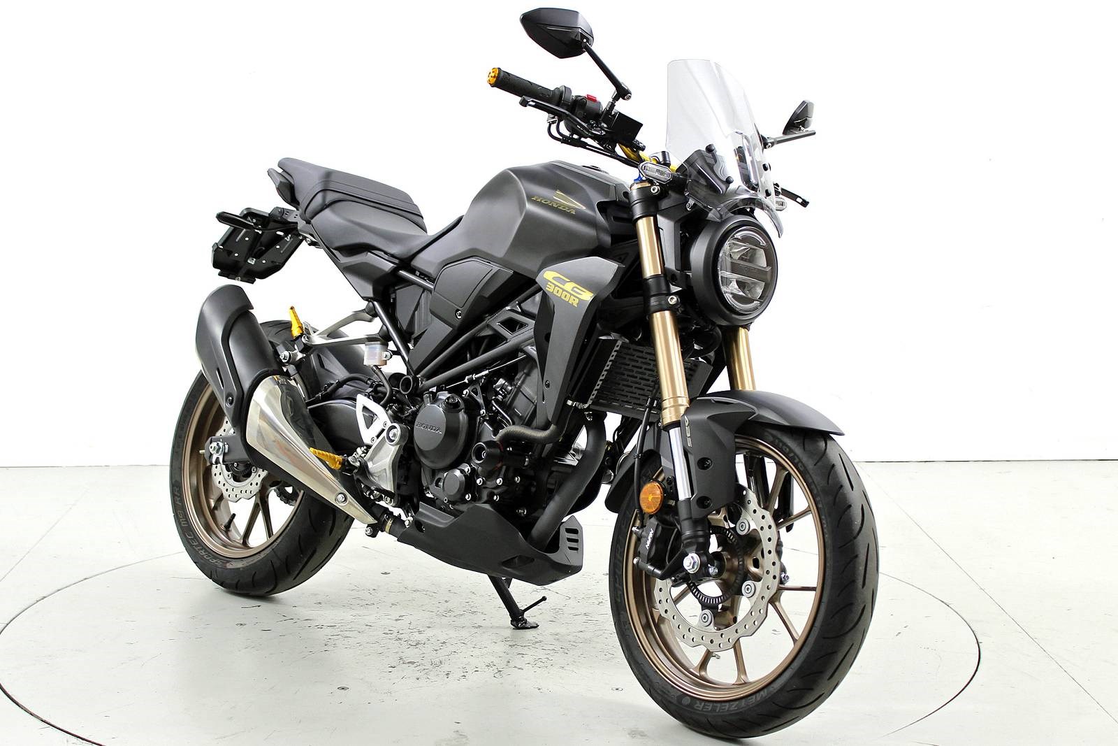 HONDA CB 300-image-1