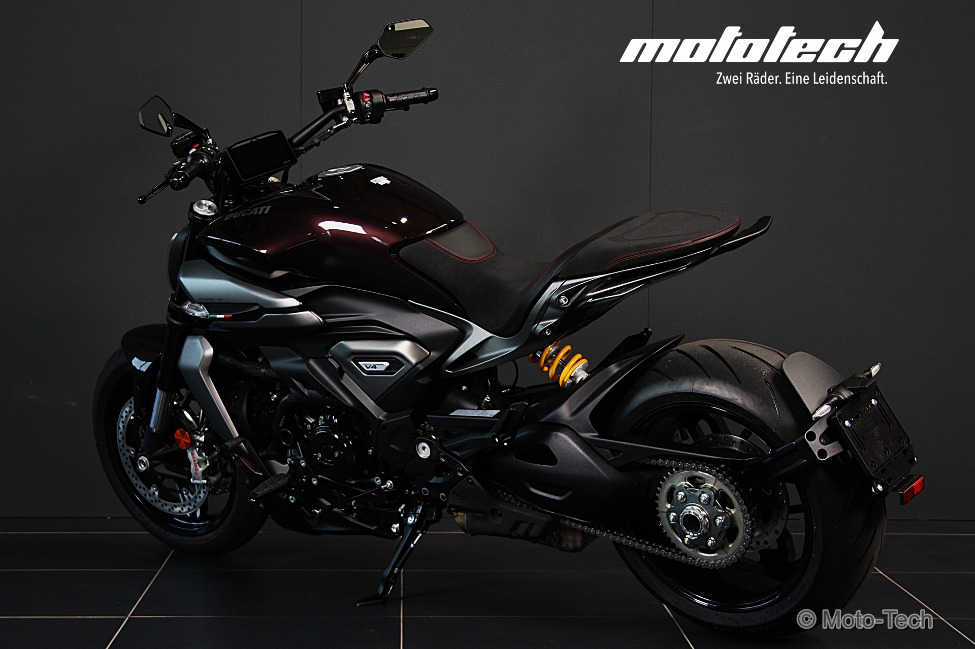 DUCATI X Diavel V4-showroom-element-3