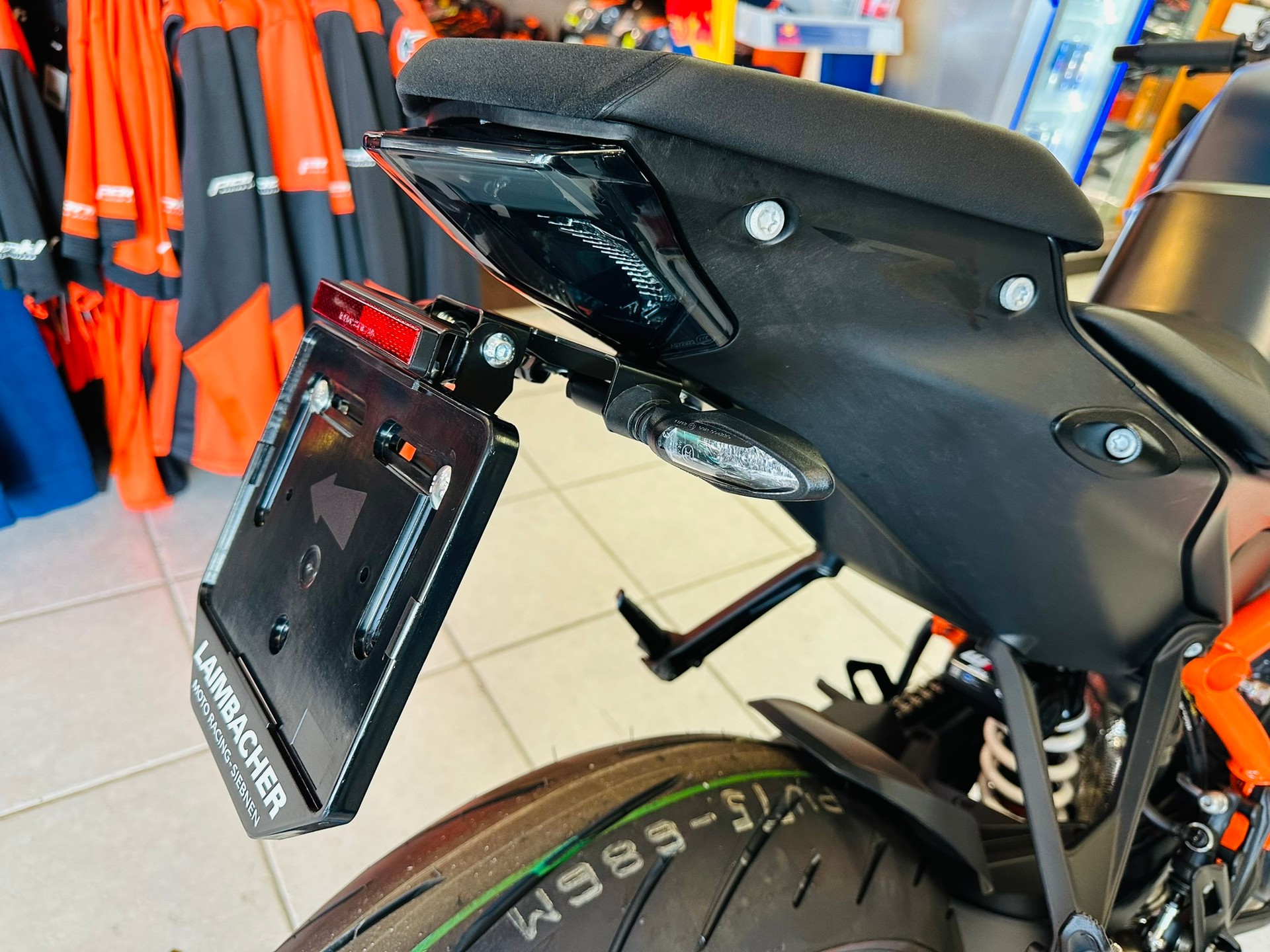 KTM 1290 Super Duke R EVO-showroom-element-3