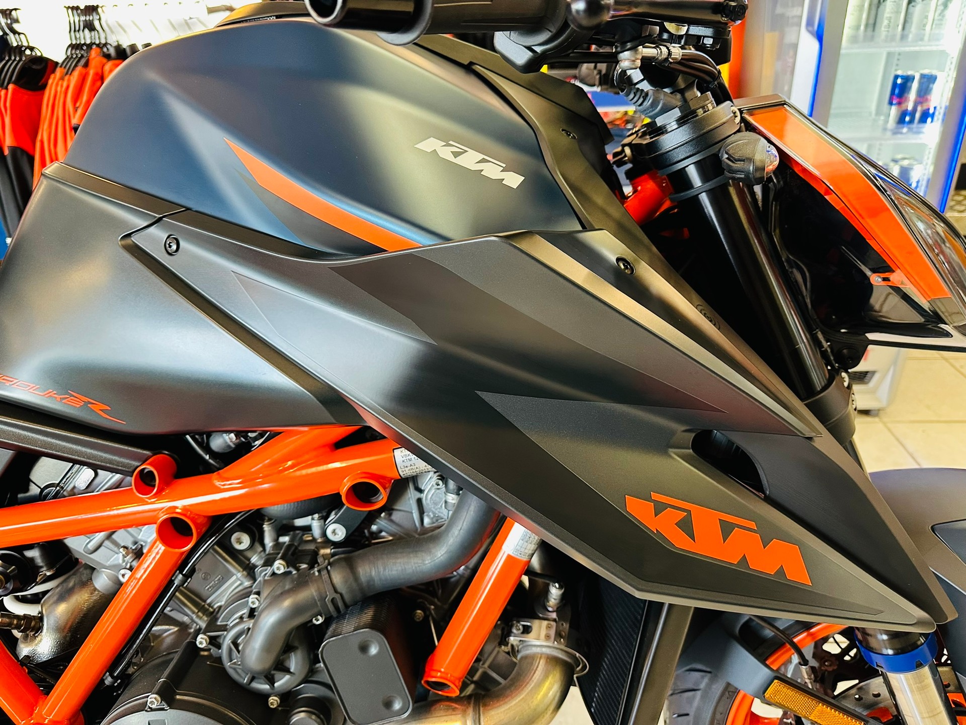 KTM 1290 Super Duke R EVO-showroom-element-1
