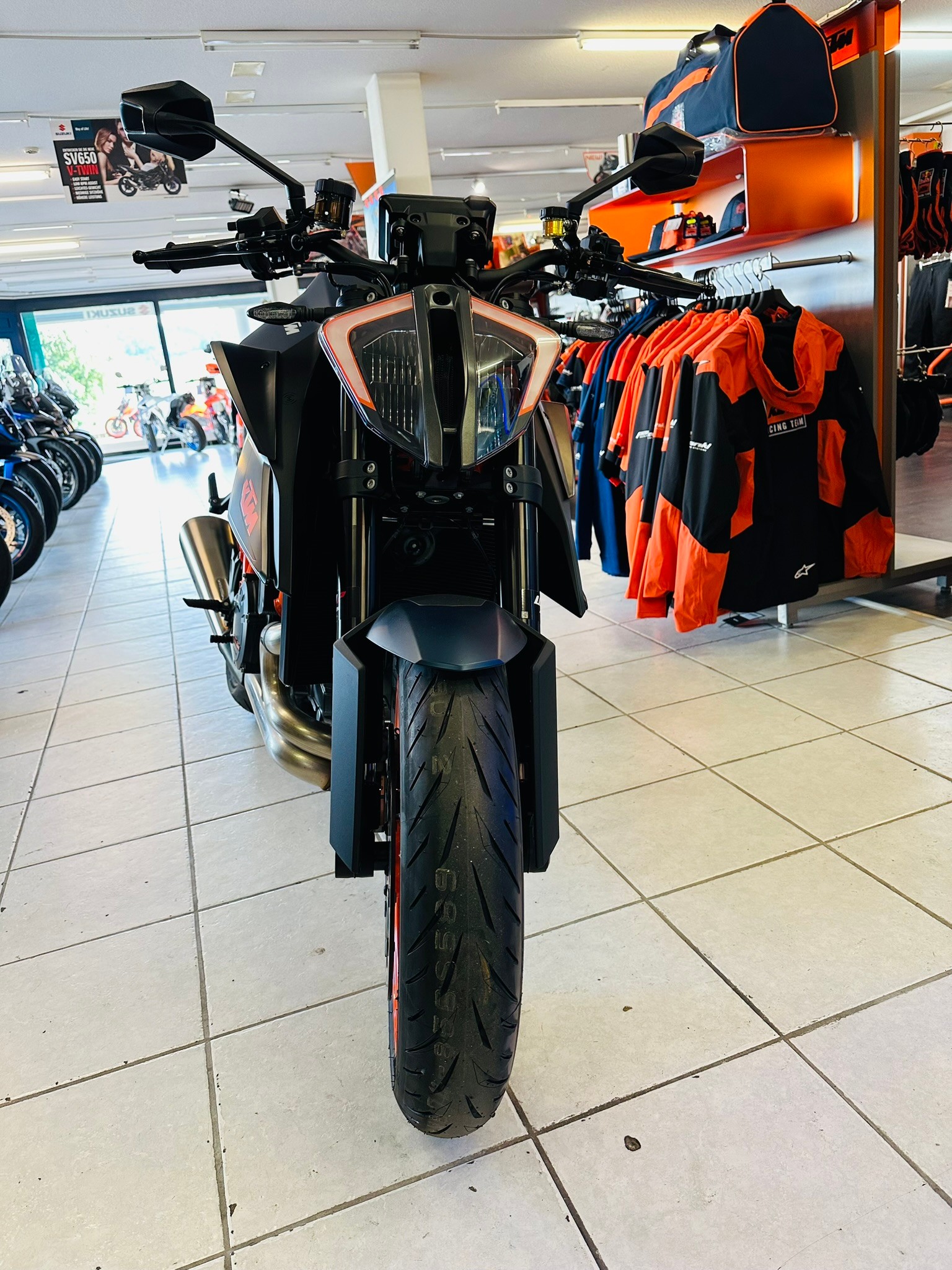 KTM 1290 Super Duke R EVO-showroom-element-2