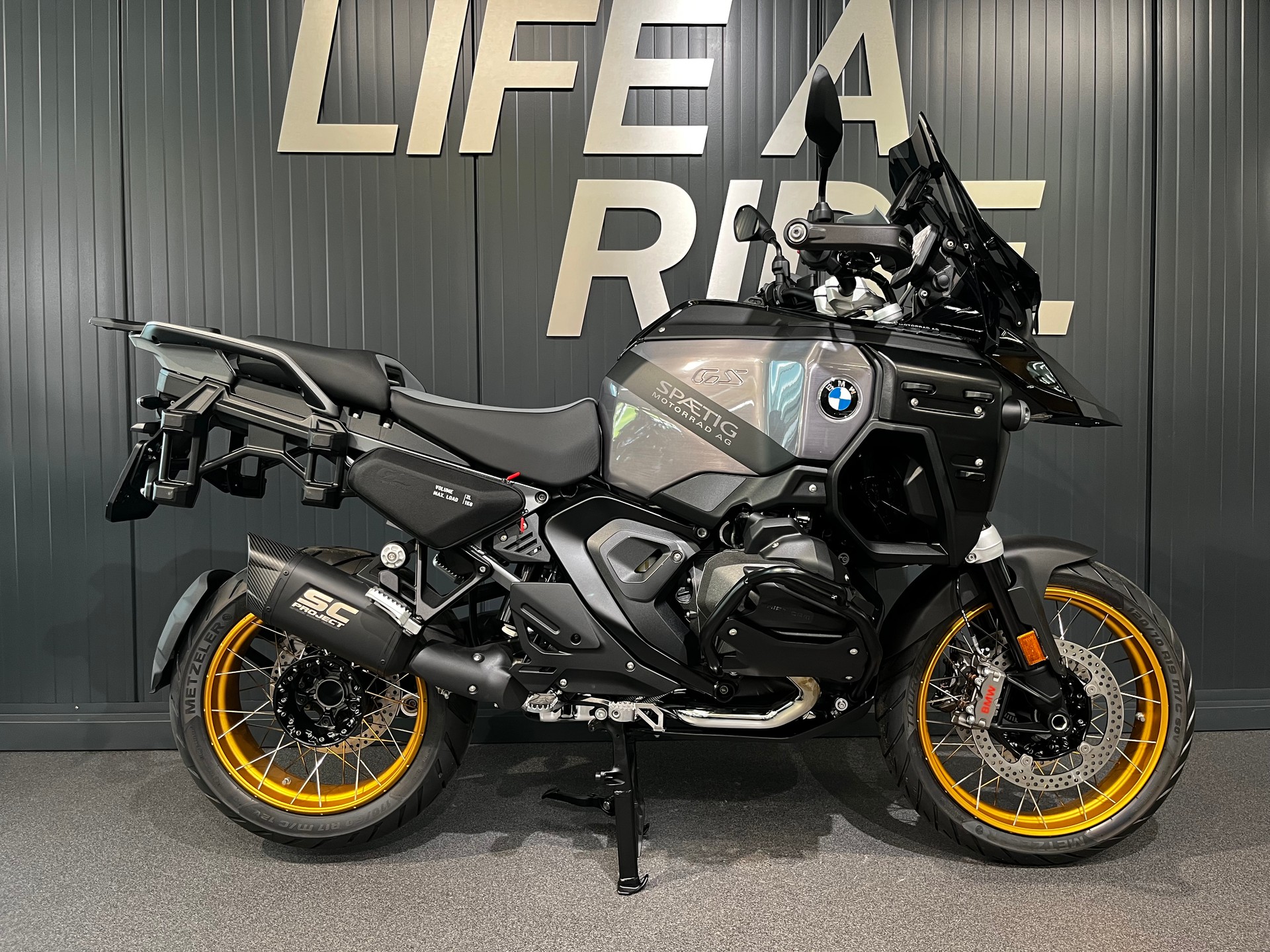 BMW R 1300 GS Adventure-image-0