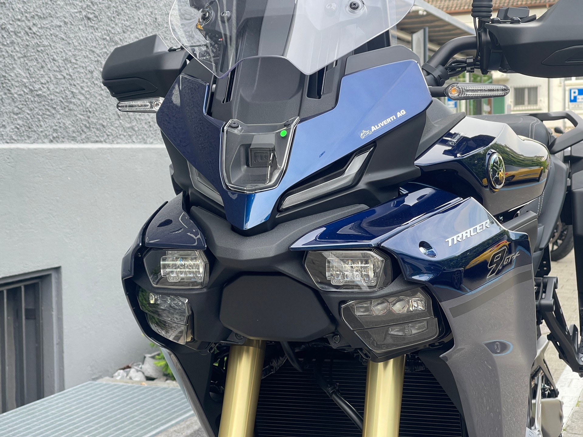 YAMAHA Tracer 9 GT+ Y-AMT (2025)-showroom-element-2
