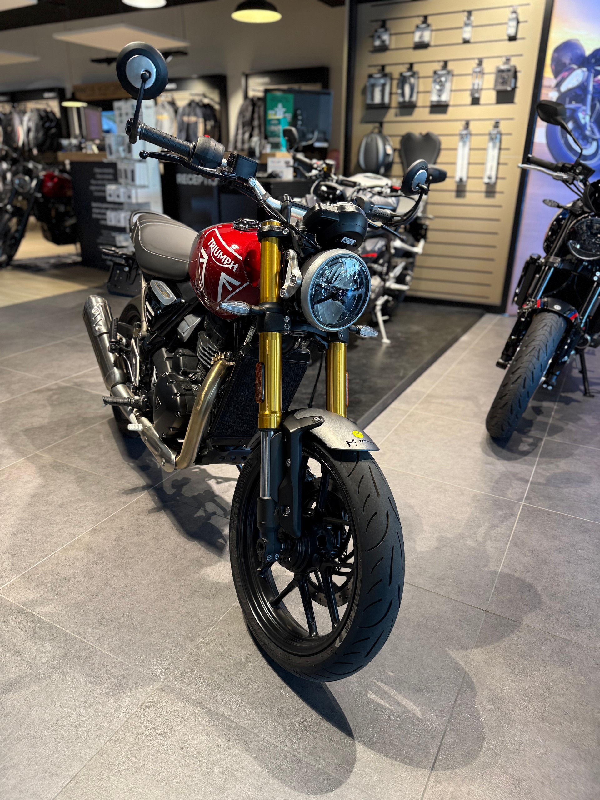 TRIUMPH Speed 400-showroom-element-1