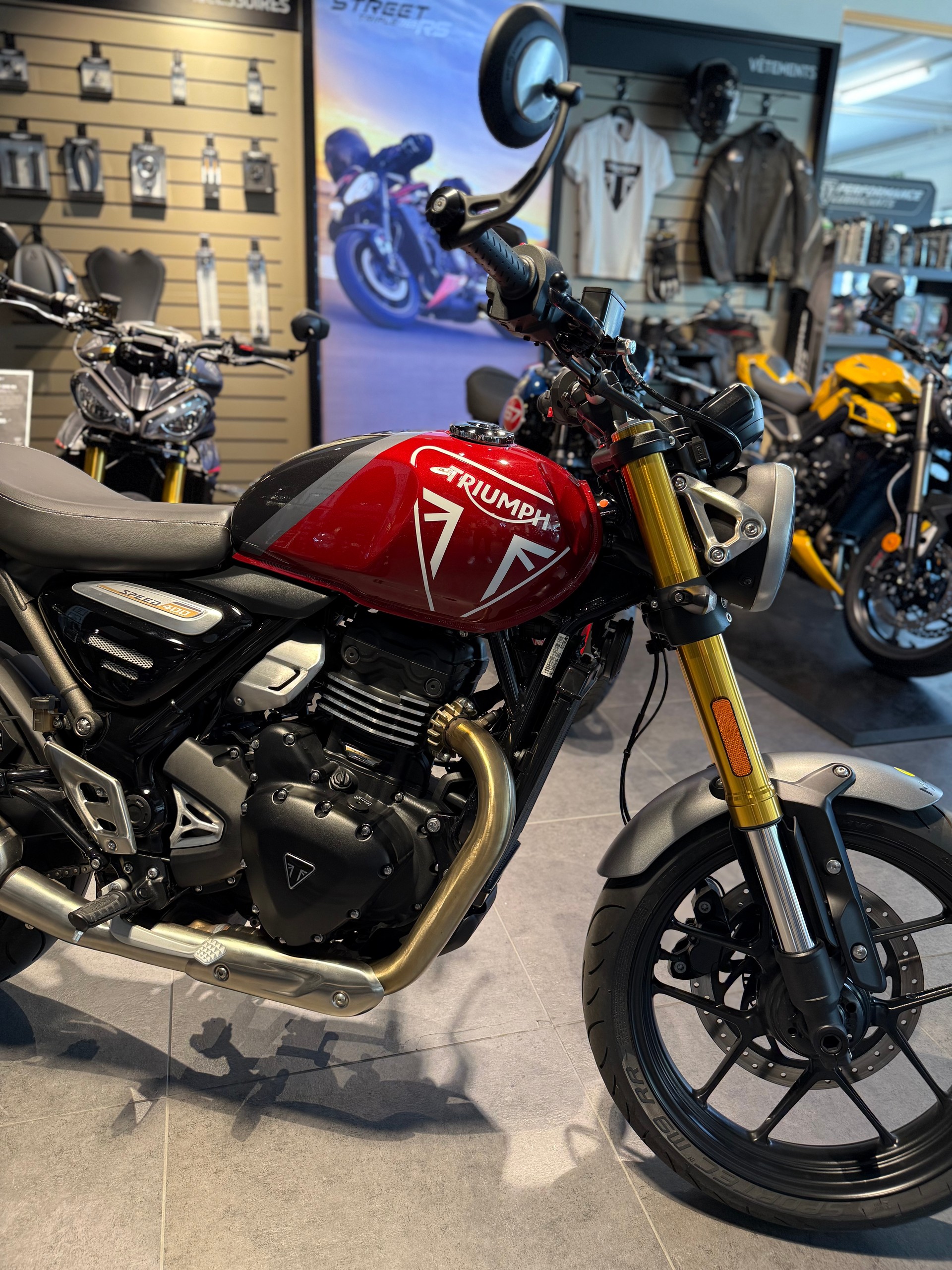 TRIUMPH Speed 400-showroom-element-3