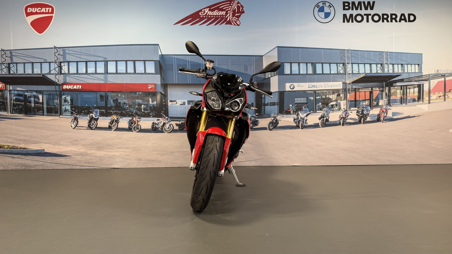 BMW S 1000 R-showroom-element-1