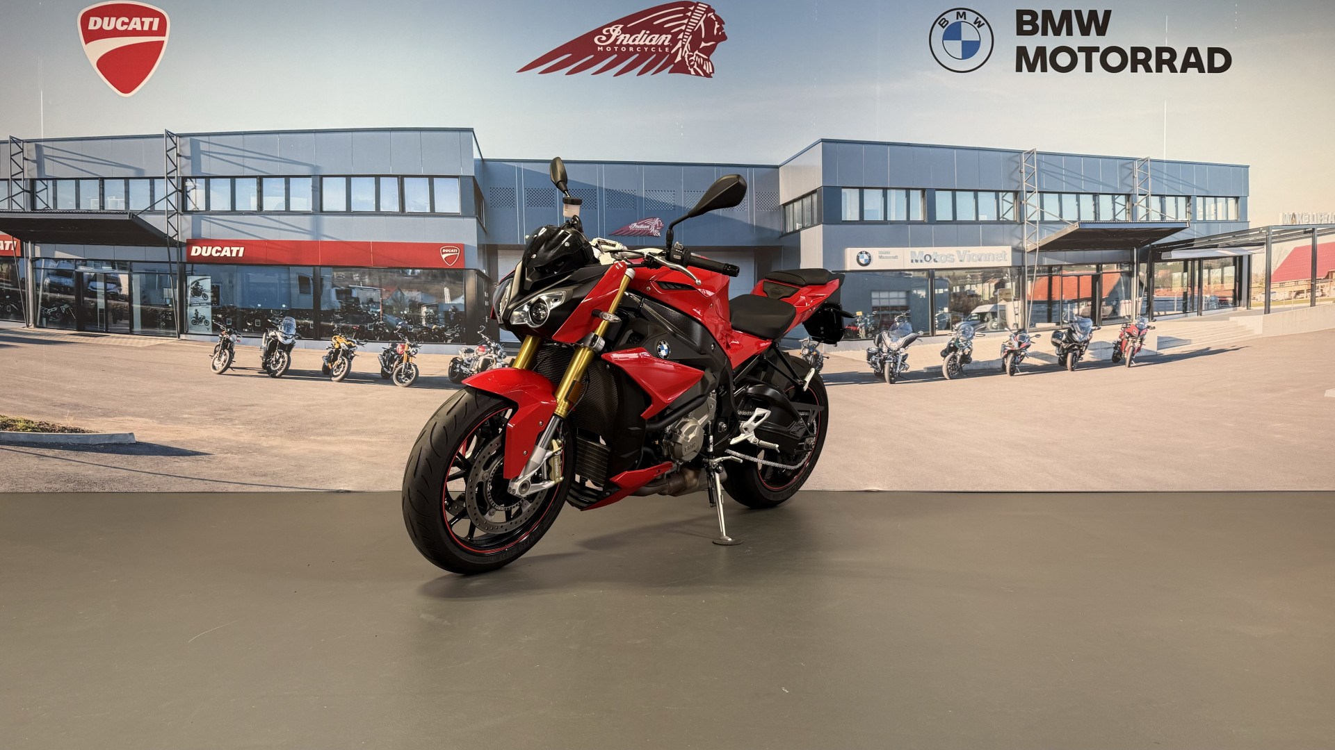 BMW S 1000 R-showroom-element-2