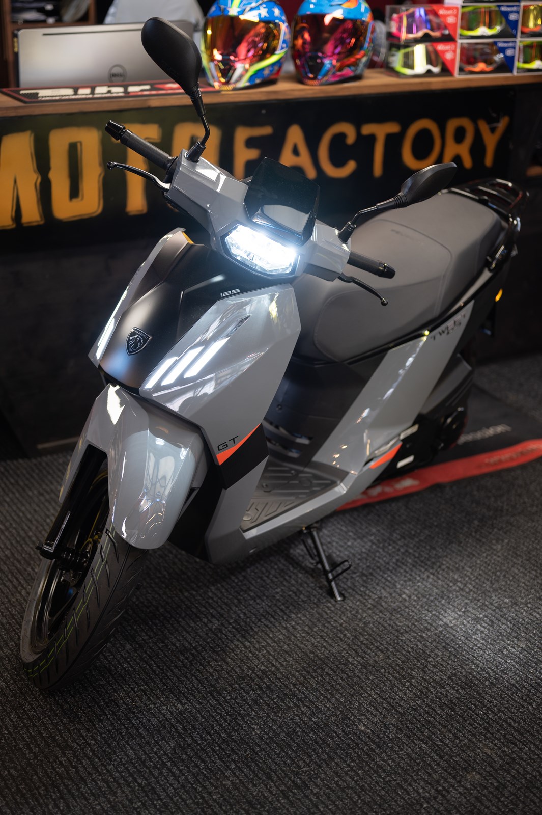 PEUGEOT Tweet 125 GT-image-10