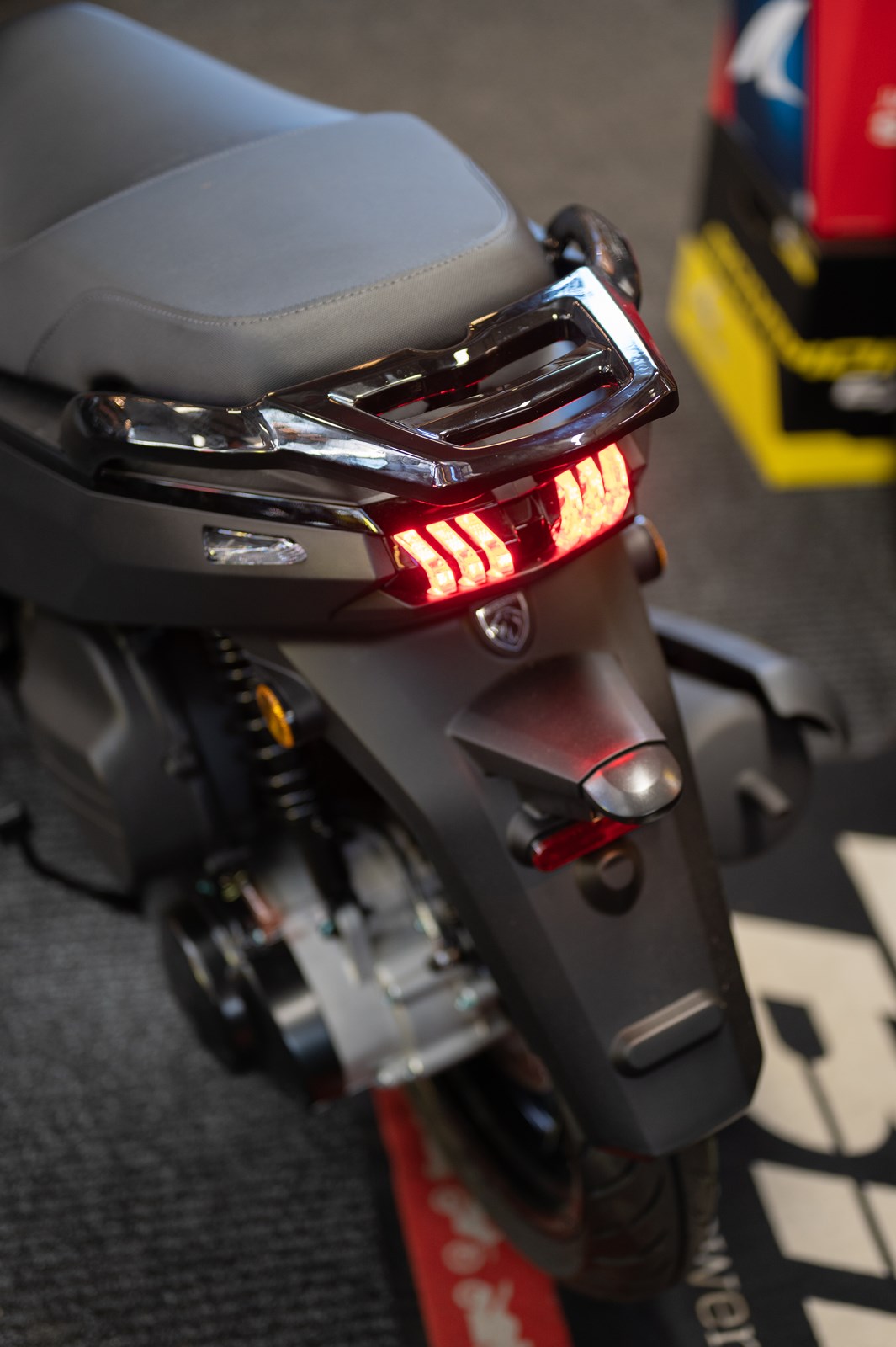 PEUGEOT Tweet 125 GT-image-9