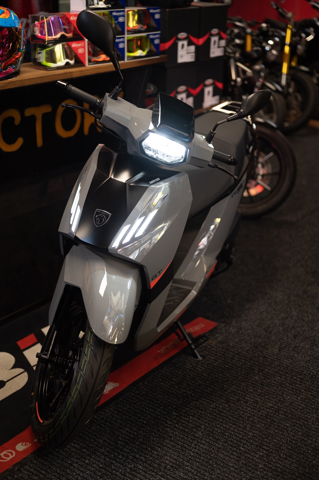 PEUGEOT Tweet 125 GT-image-15