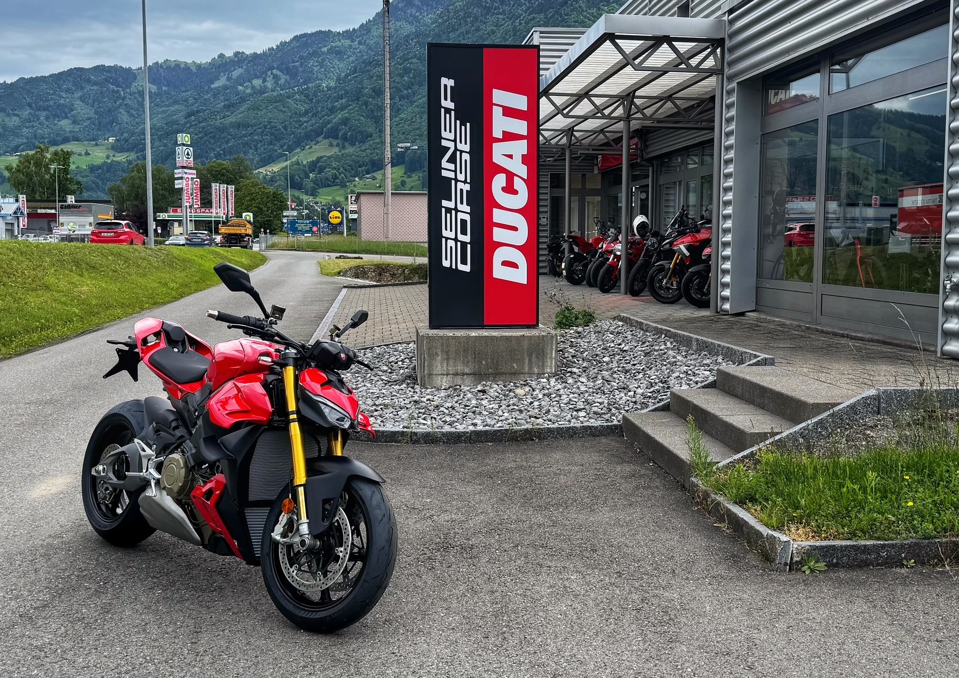DUCATI Streetfighter V4 S
