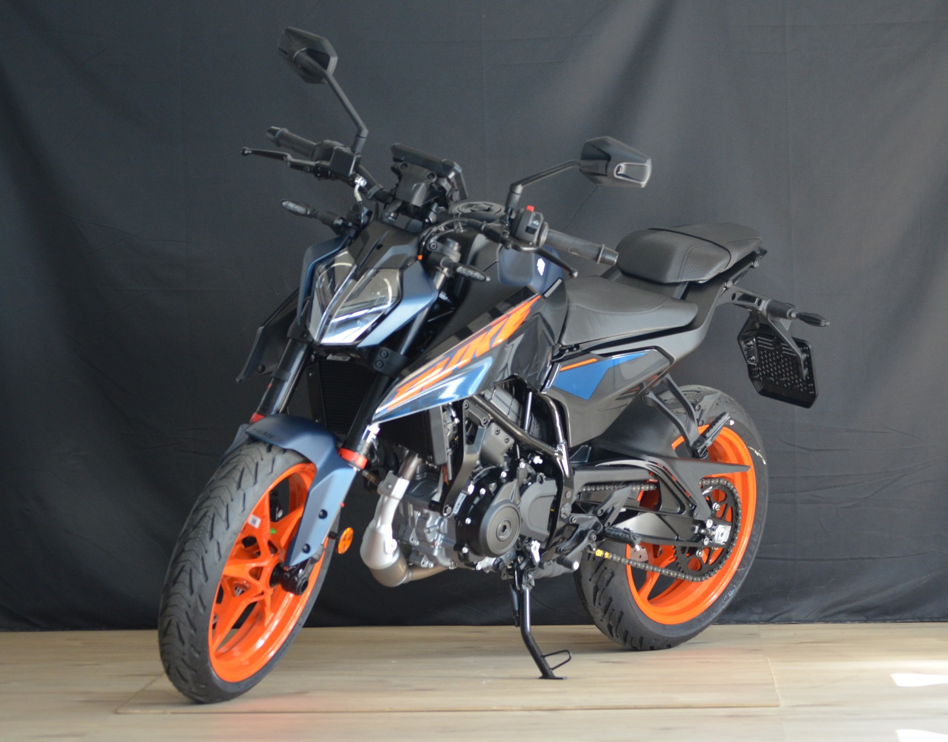 KTM 125 Duke-showroom-element-1