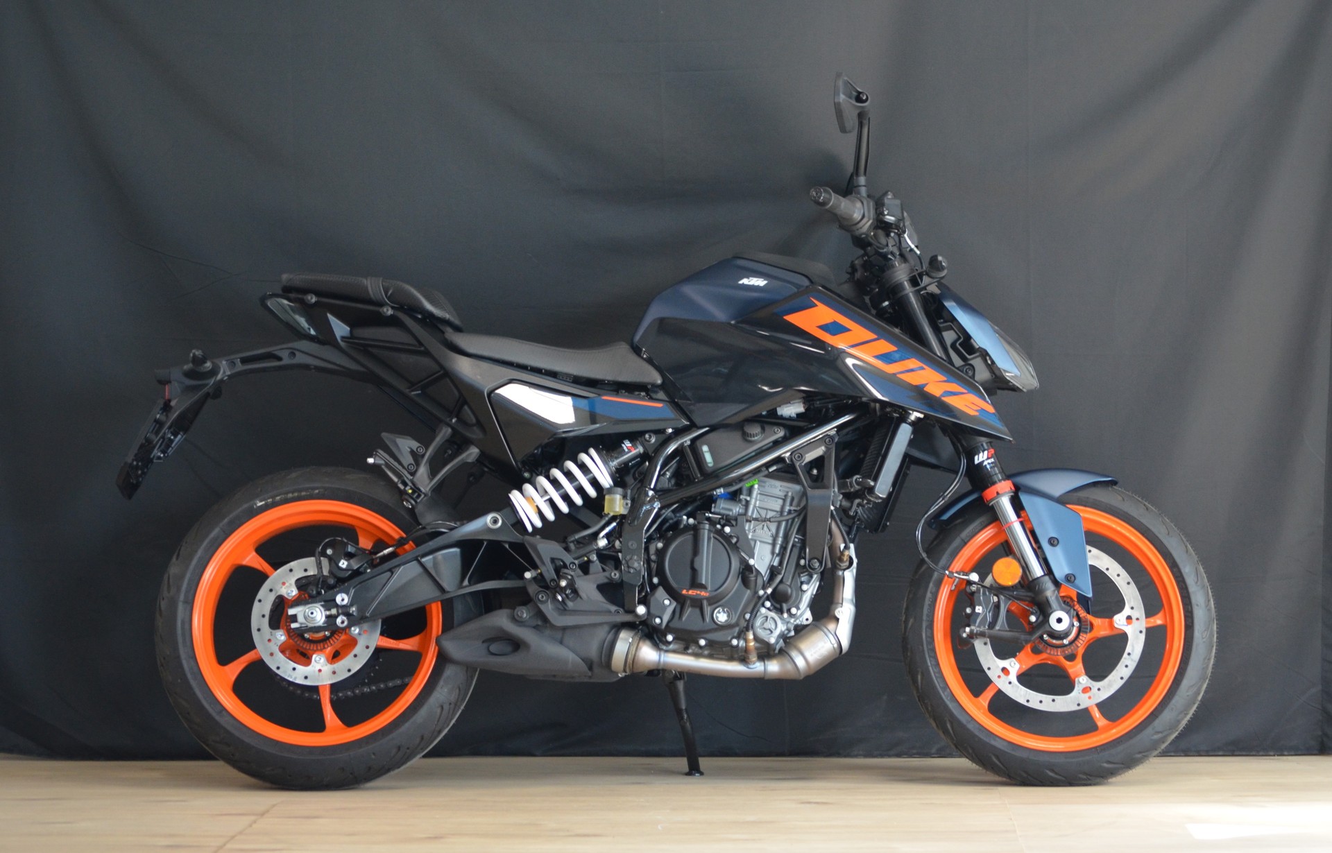 KTM 125 Duke-showroom-element-3