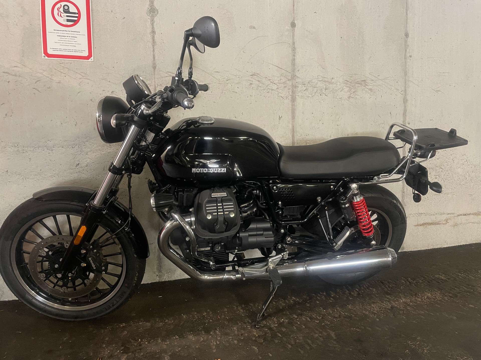 MOTO GUZZI V9 Strada 850 ABS (CH Spezialversion: Rahmen wie V7, Motor wie V9 Roamer)