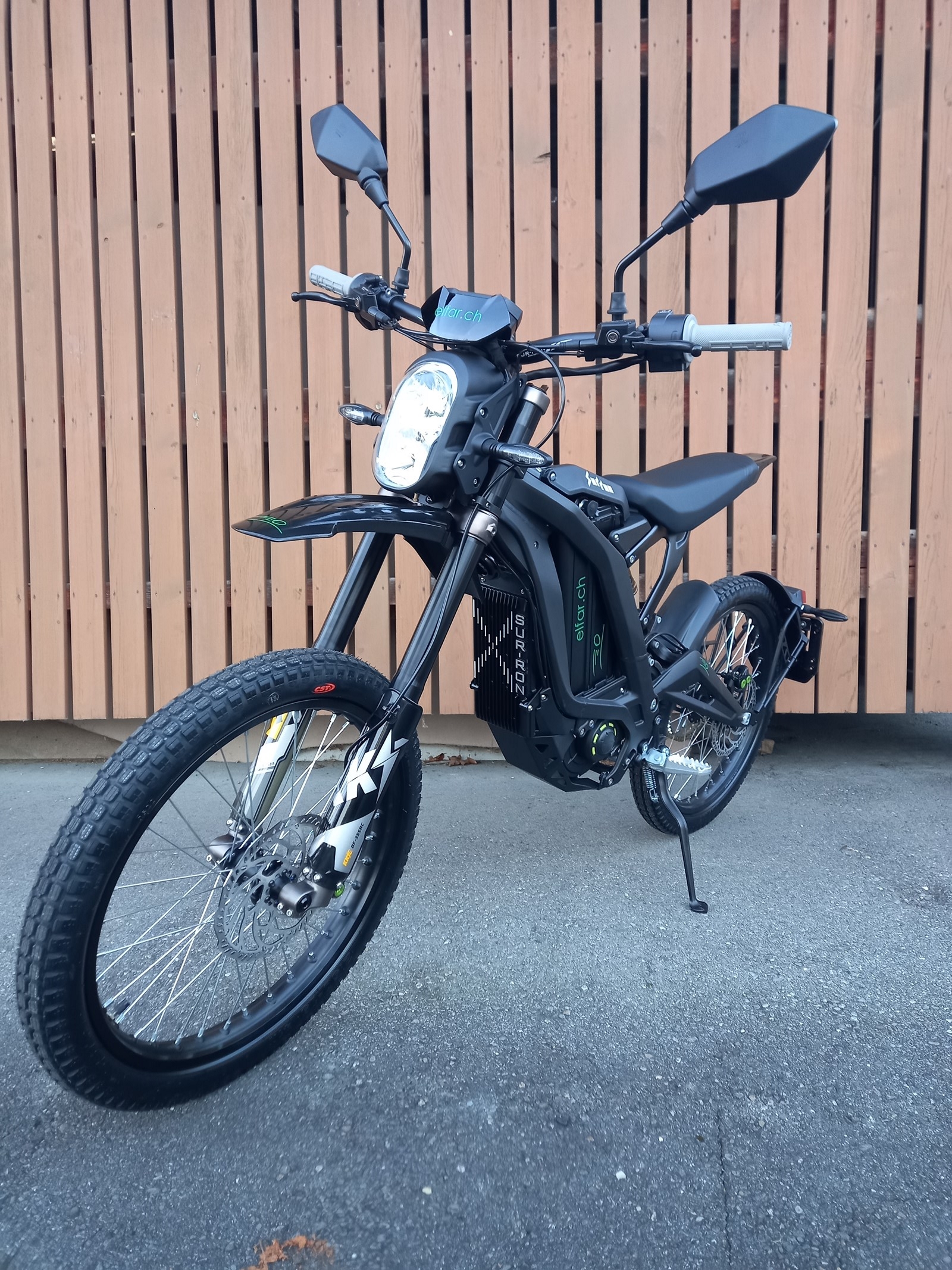 SUR-RON Light Bee L1e black edition mit X Controller AKTION-showroom-element-1