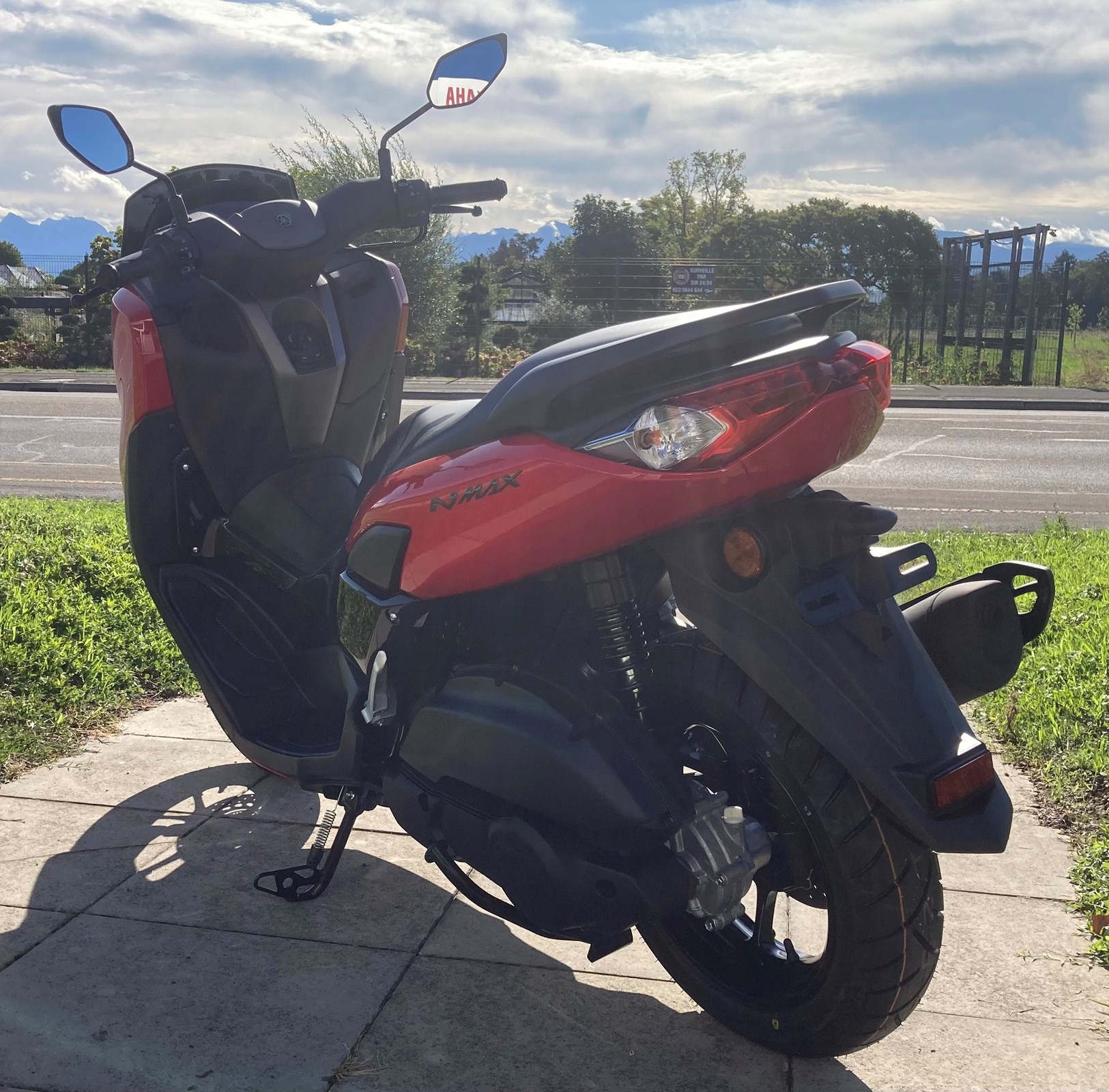 YAMAHA N-Max GPD 125-showroom-element-3
