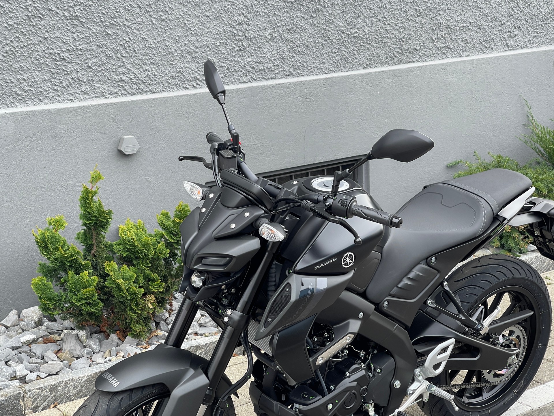 YAMAHA MT-125 2025-showroom-element-1