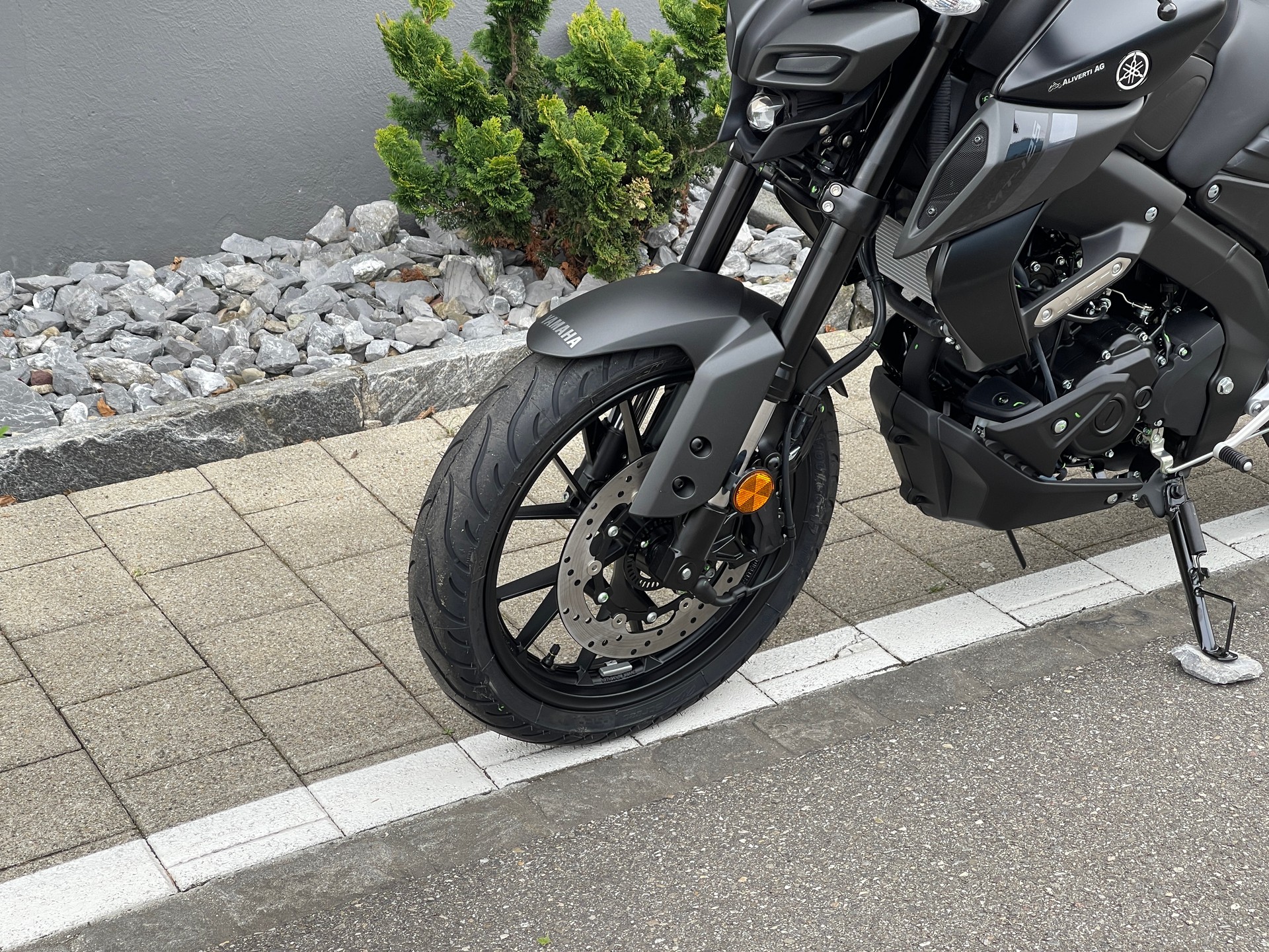 YAMAHA MT-125 2025-showroom-element-2