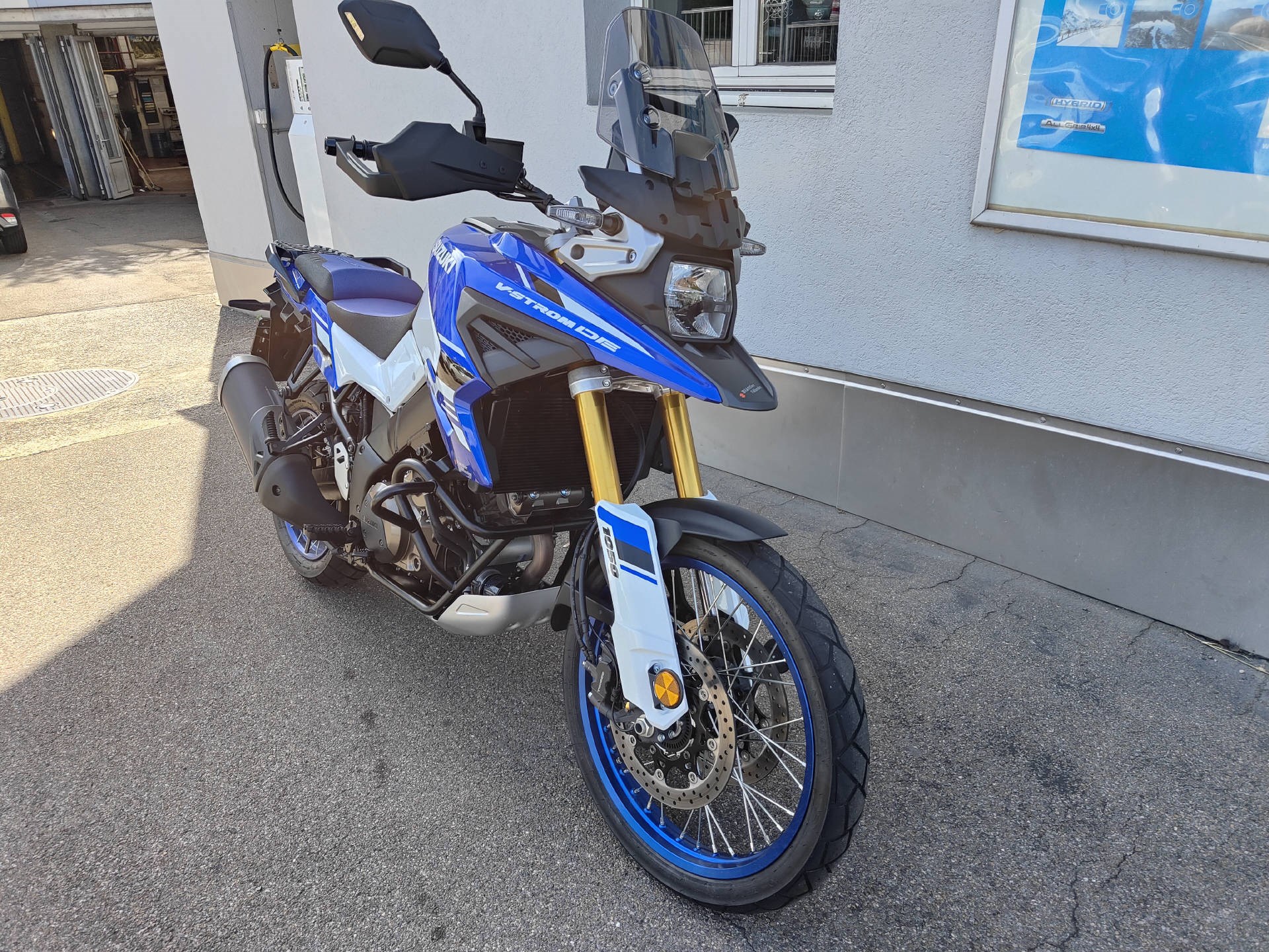 SUZUKI DL 1050 A V-Strom DE-image-1