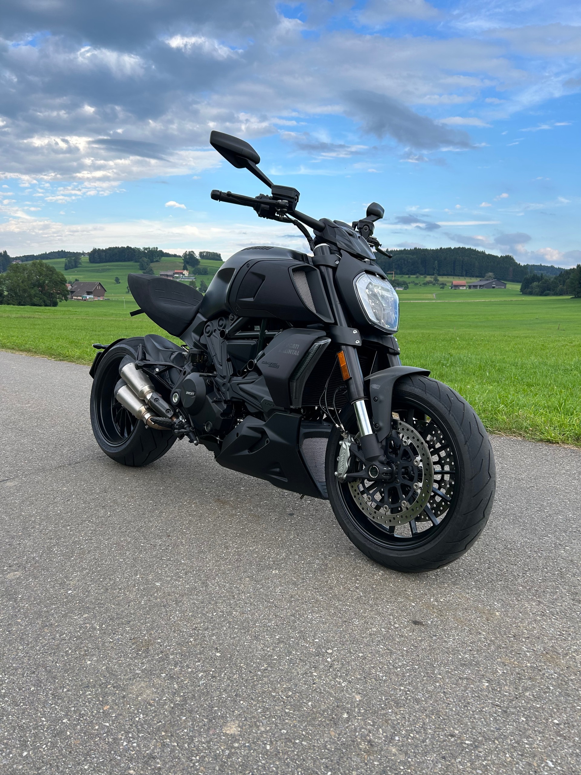 DUCATI Black Edition