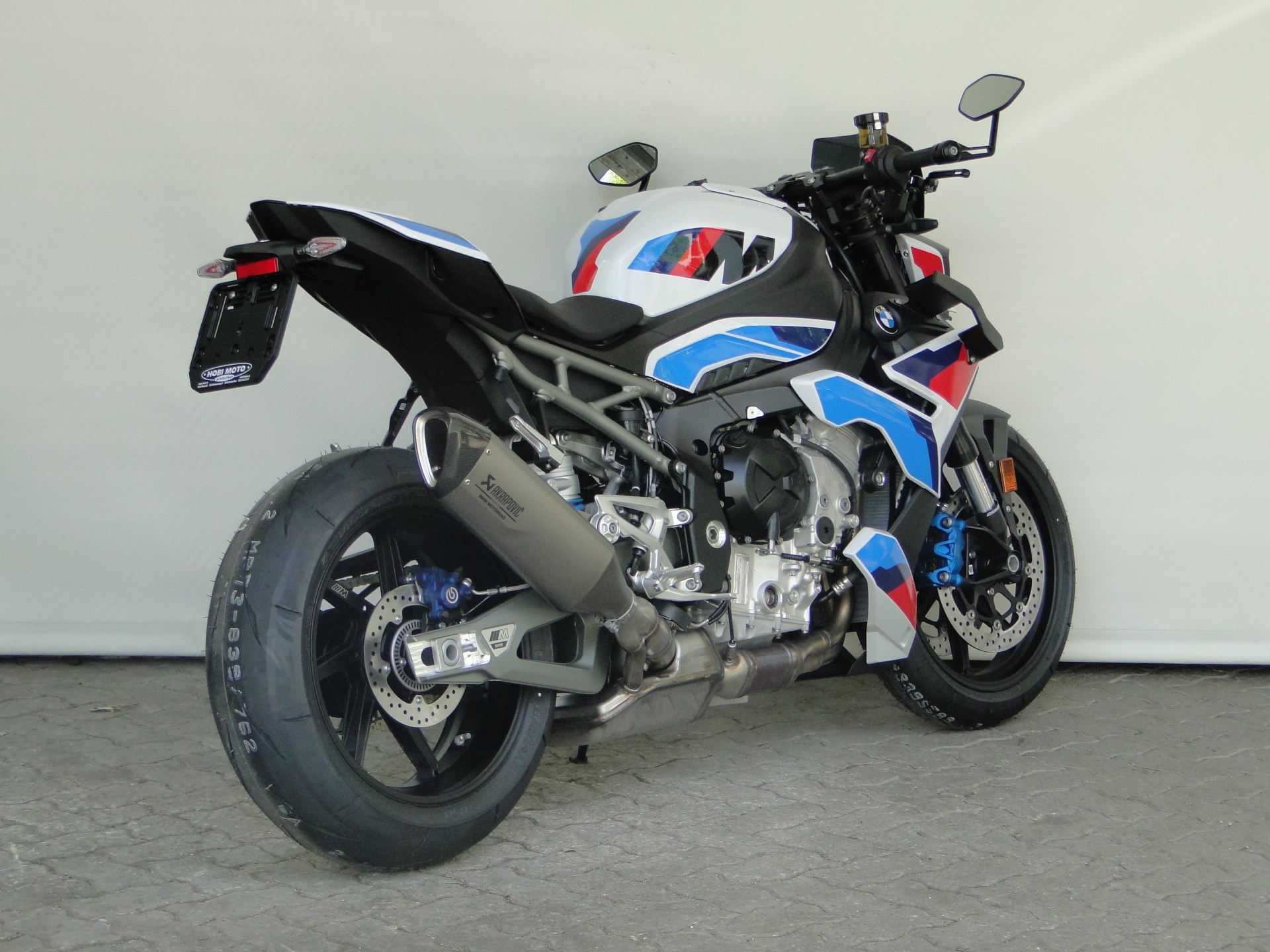 BMW M 1000 R-showroom-element-3
