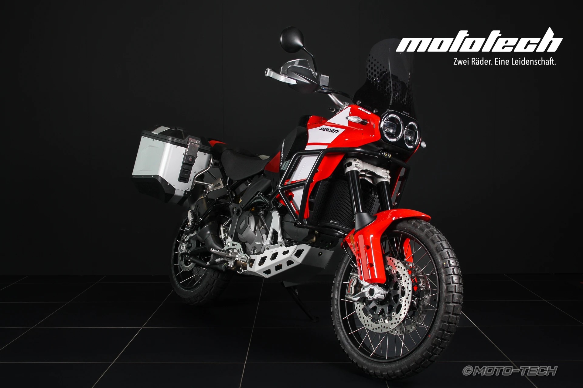 DUCATI Desert X Discovery / 4 JAHRE GARANTIE-showroom-element-1