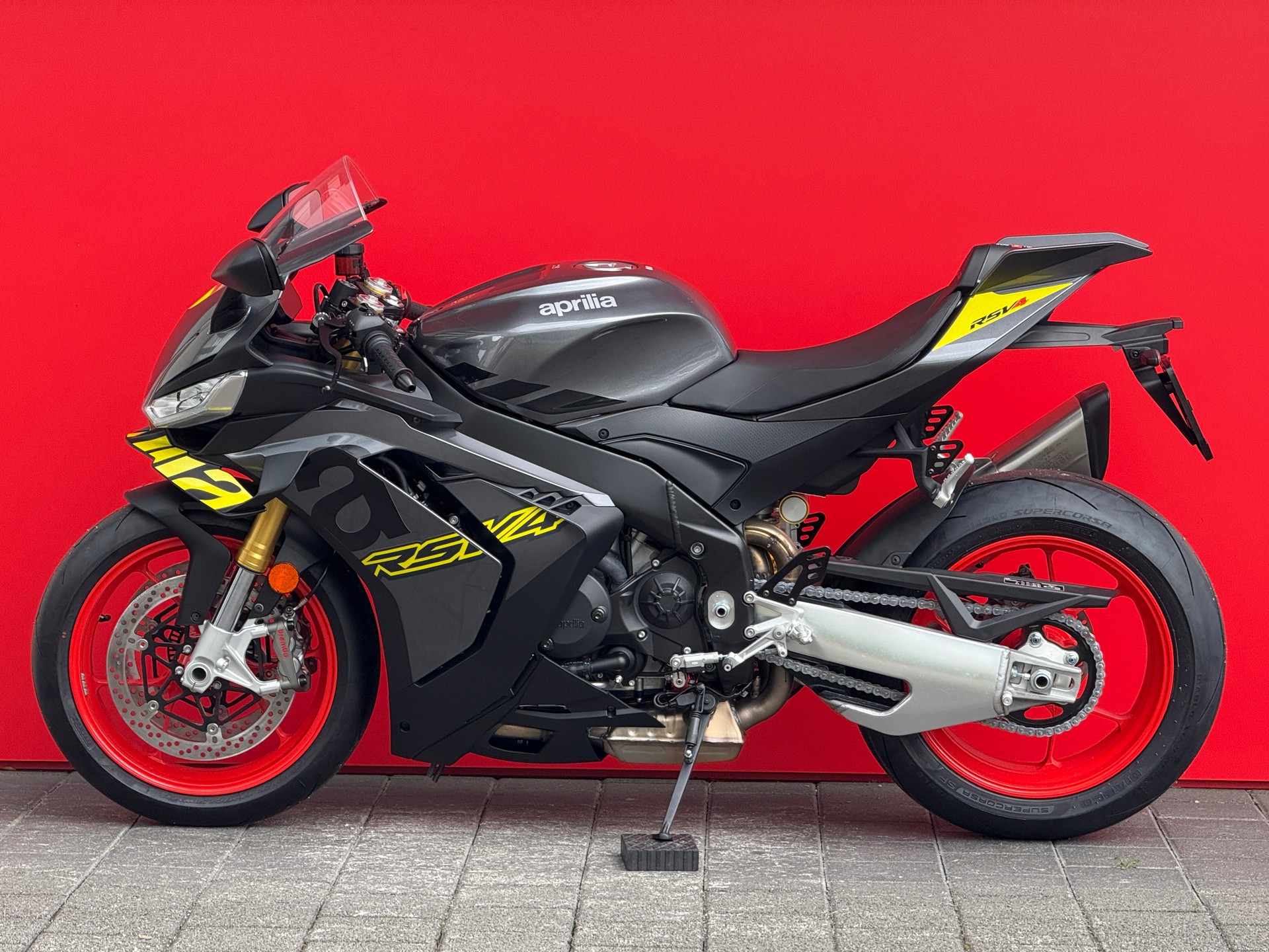 APRILIA RSV4 1100 MY25-image-11
