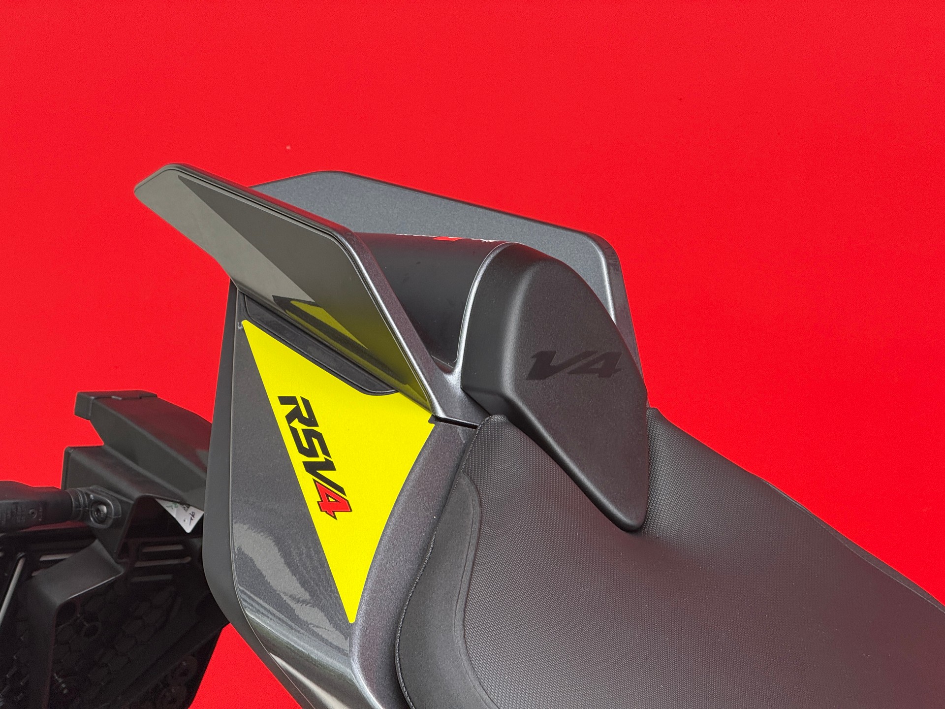 APRILIA RSV4 1100 MY25-image-8