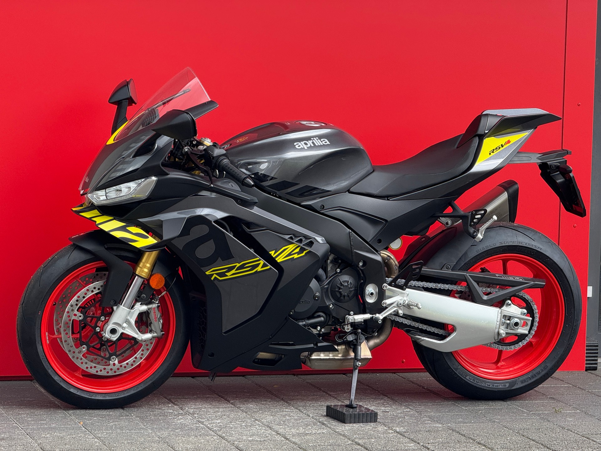 APRILIA RSV4 1100 MY25-image-13