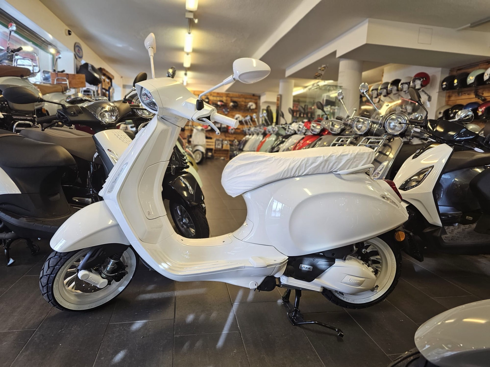 PIAGGIO Vespa 125 Sprint Justin Bieber-image-1