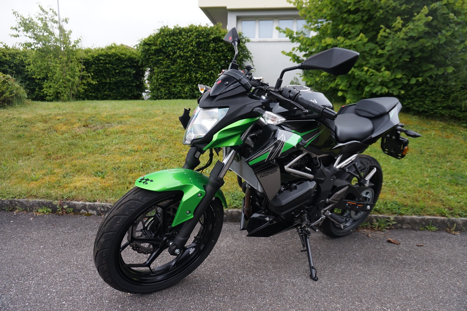 KAWASAKI Z 125 ABS Unfallfahrzeug-image-1