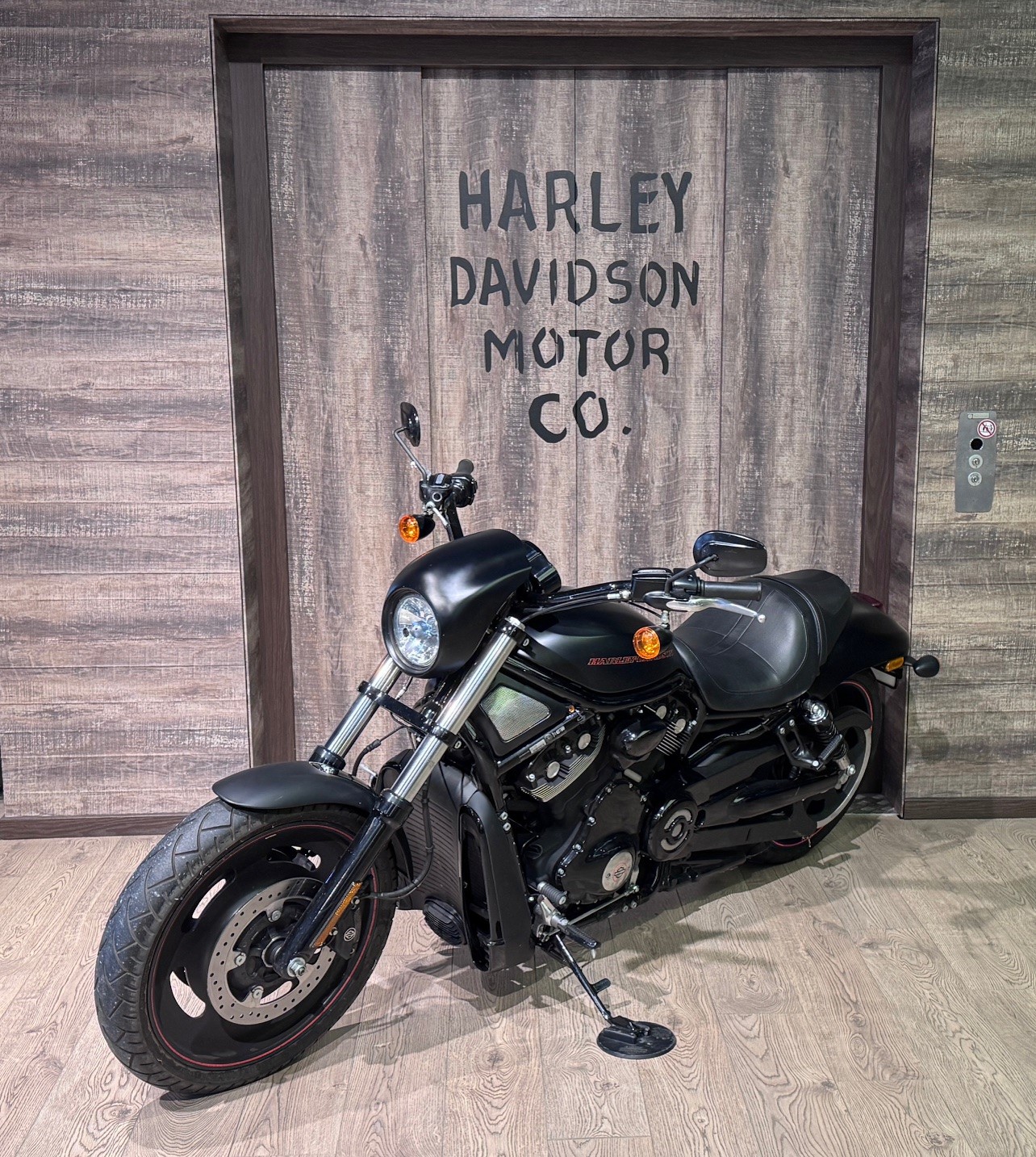 HARLEY-DAVIDSON VRSCDX Night Rod Special ABS-showroom-element-2